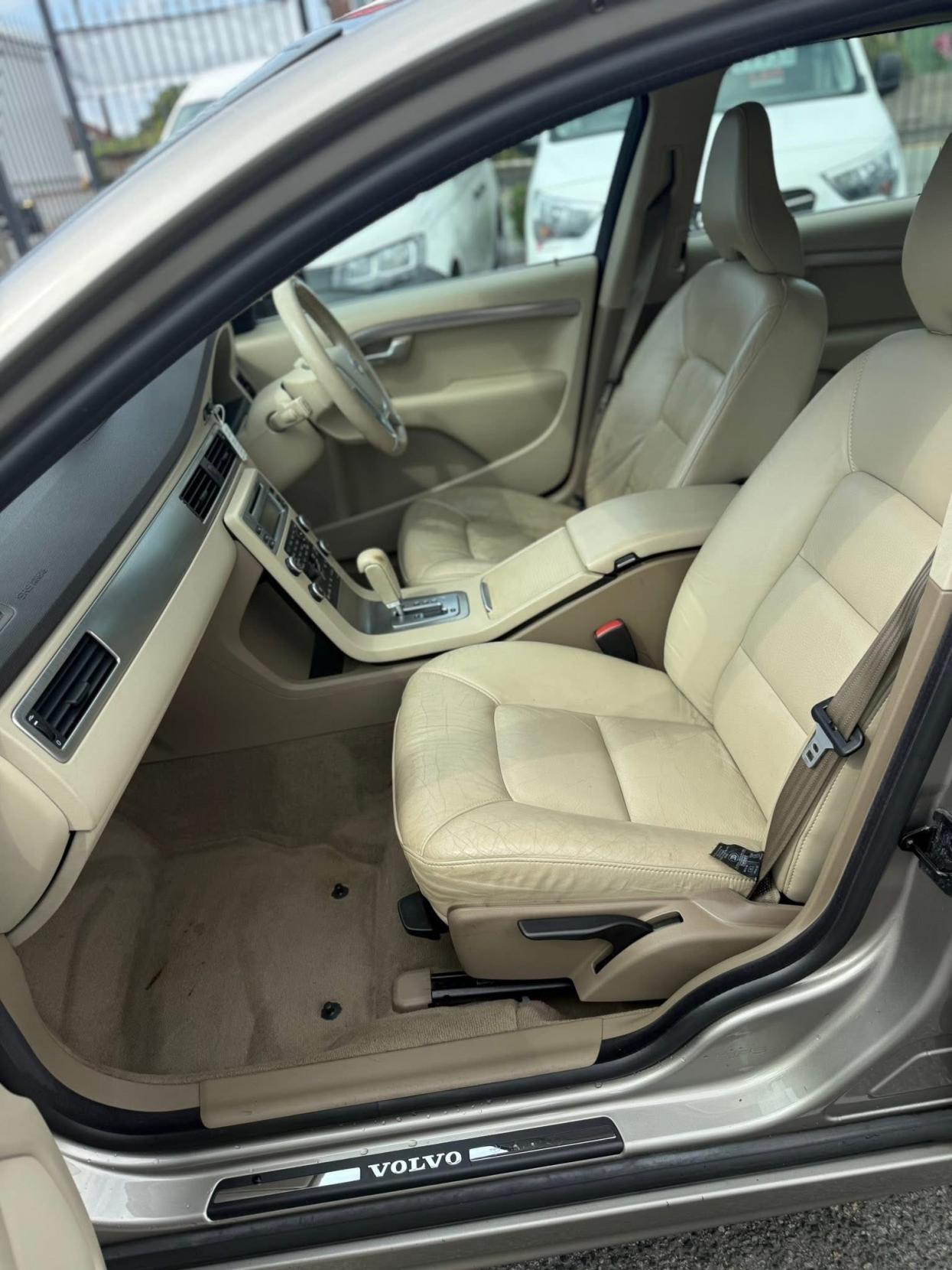 Volvo V70 2.5T SE Premium Estate 5dr Petrol Geartronic Euro 5 (231 ps)