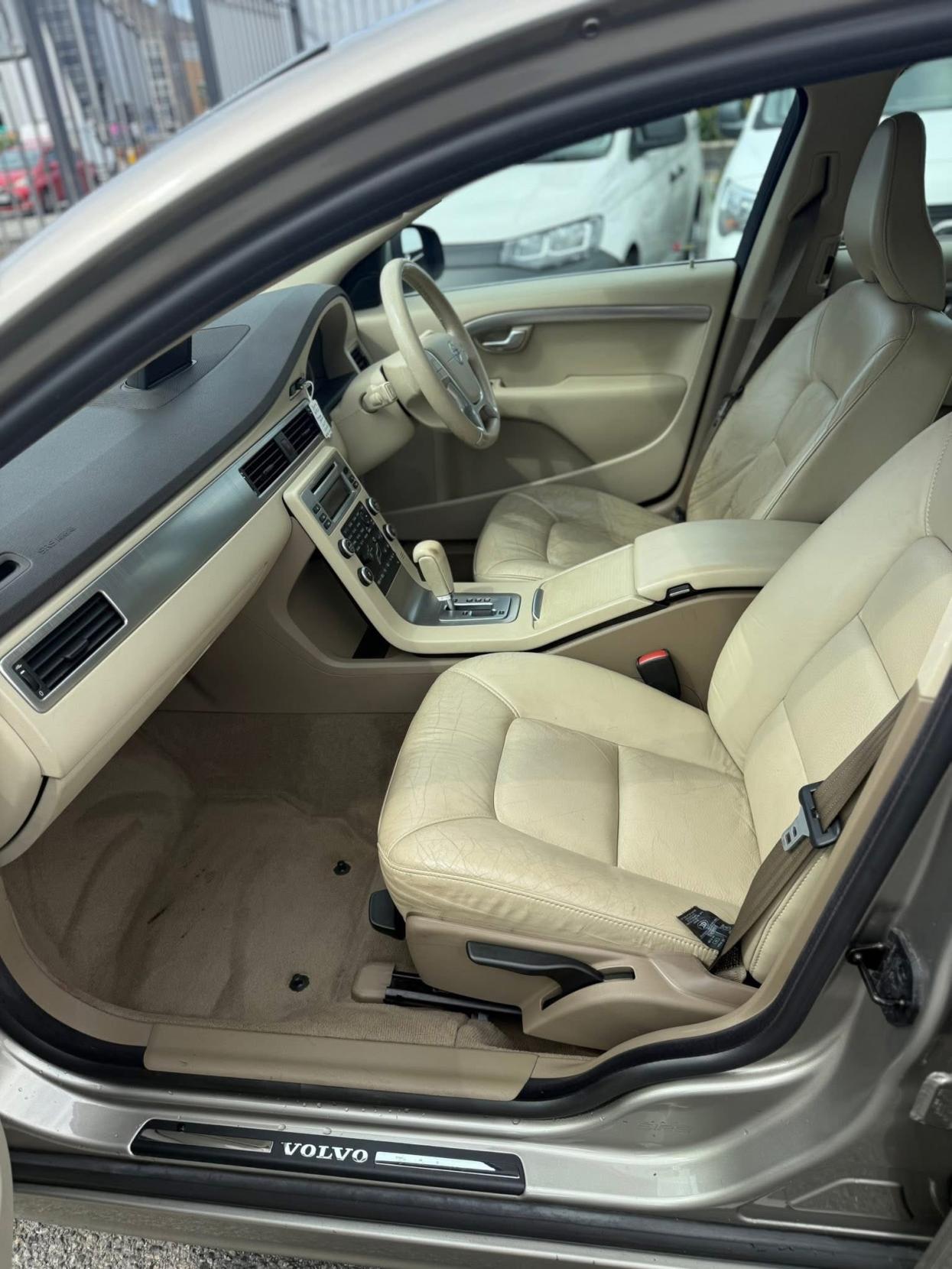 Volvo V70 2.5T SE Premium Estate 5dr Petrol Geartronic Euro 5 (231 ps)