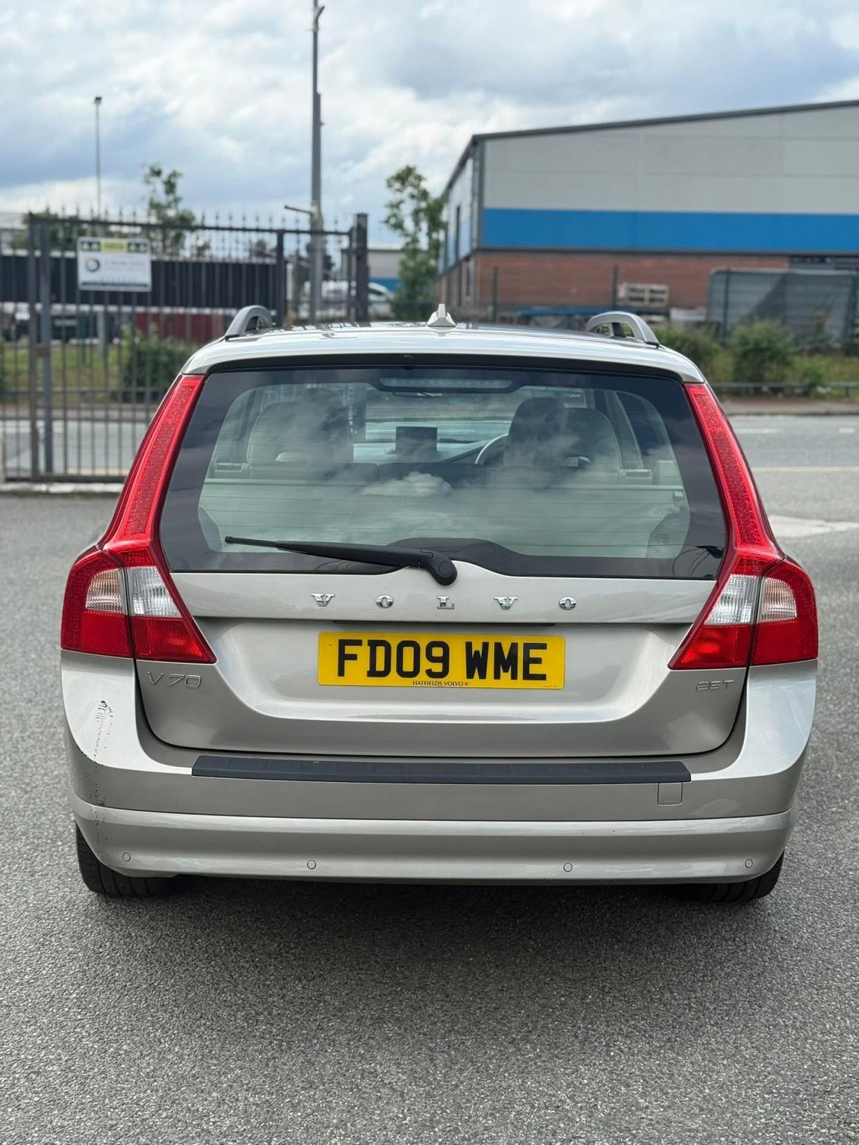 Volvo V70 2.5T SE Premium Estate 5dr Petrol Geartronic Euro 5 (231 ps)