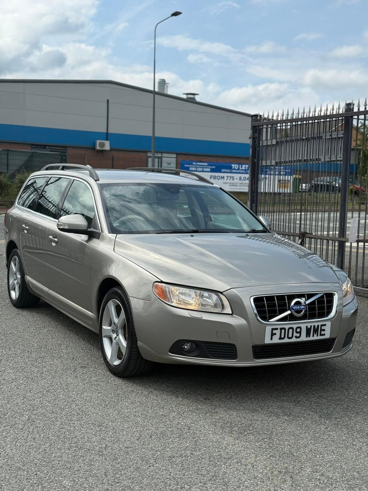 Volvo V70 2.5T SE Premium Estate 5dr Petrol Geartronic Euro 5 (231 ps)