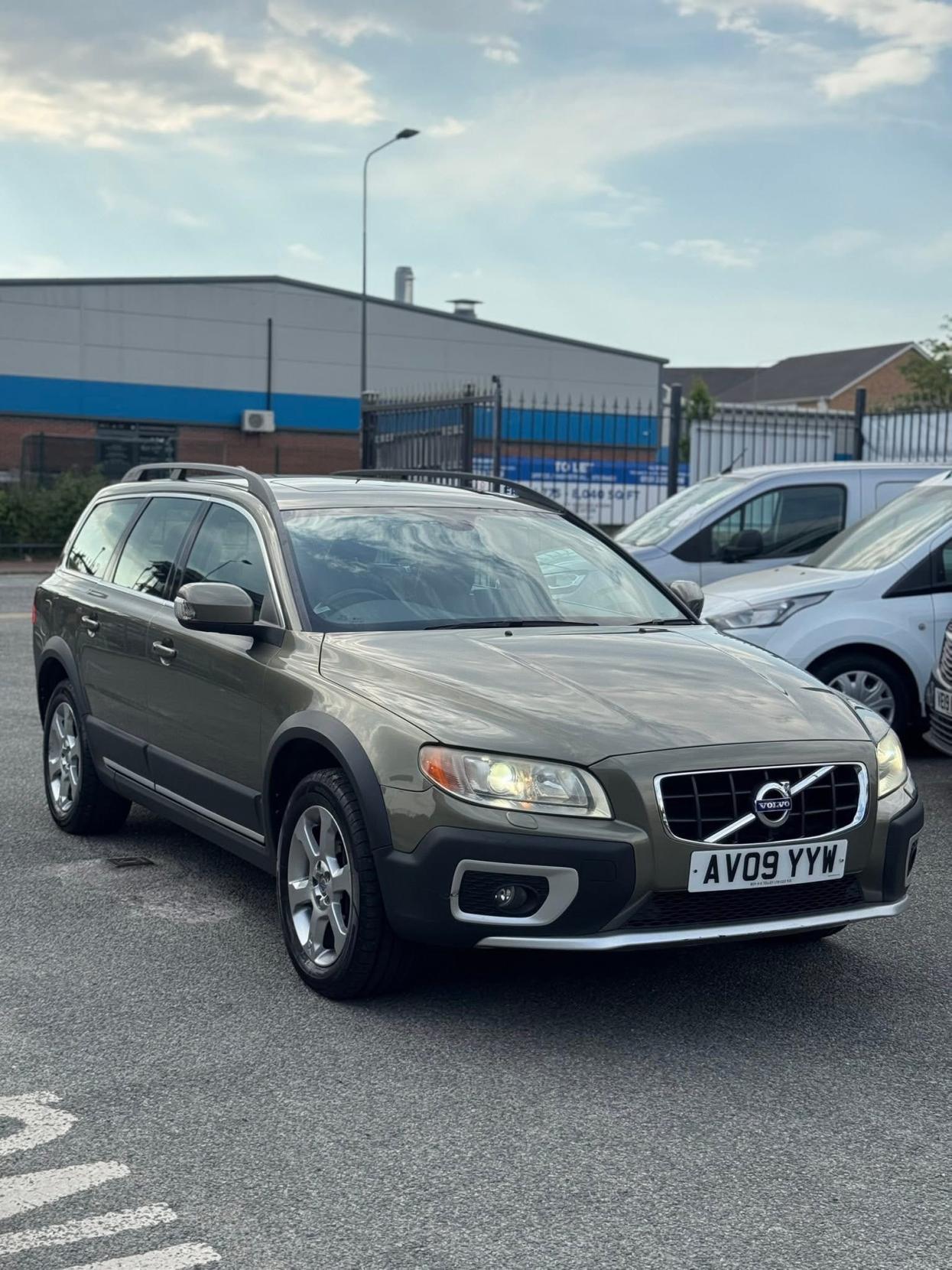 Volvo XC70 2.4 D5 SE Lux Premium Estate 5dr Diesel Geartronic AWD Euro 5 (205 ps)