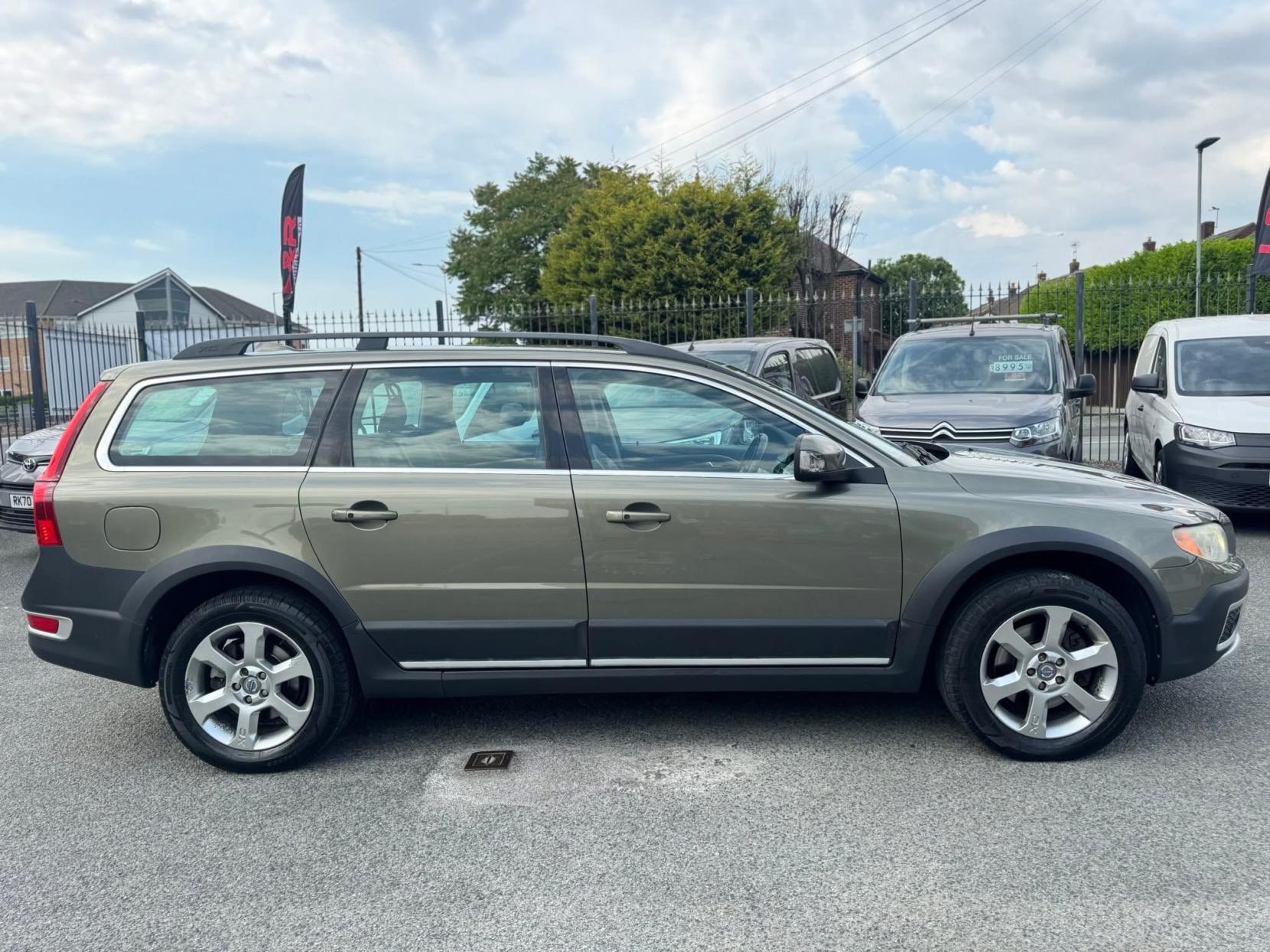 Volvo XC70 2.4 D5 SE Lux Premium Estate 5dr Diesel Geartronic AWD Euro 5 (205 ps)