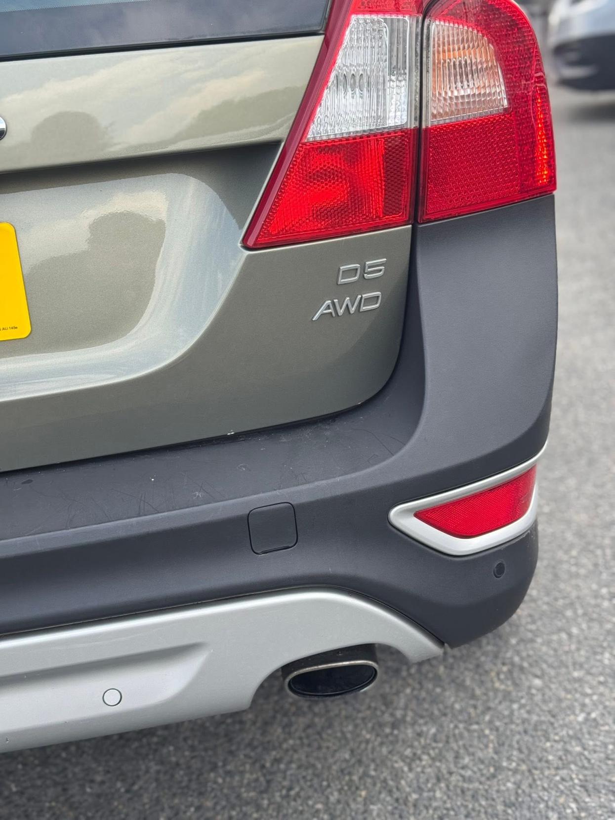 Volvo XC70 2.4 D5 SE Lux Premium Estate 5dr Diesel Geartronic AWD Euro 5 (205 ps)