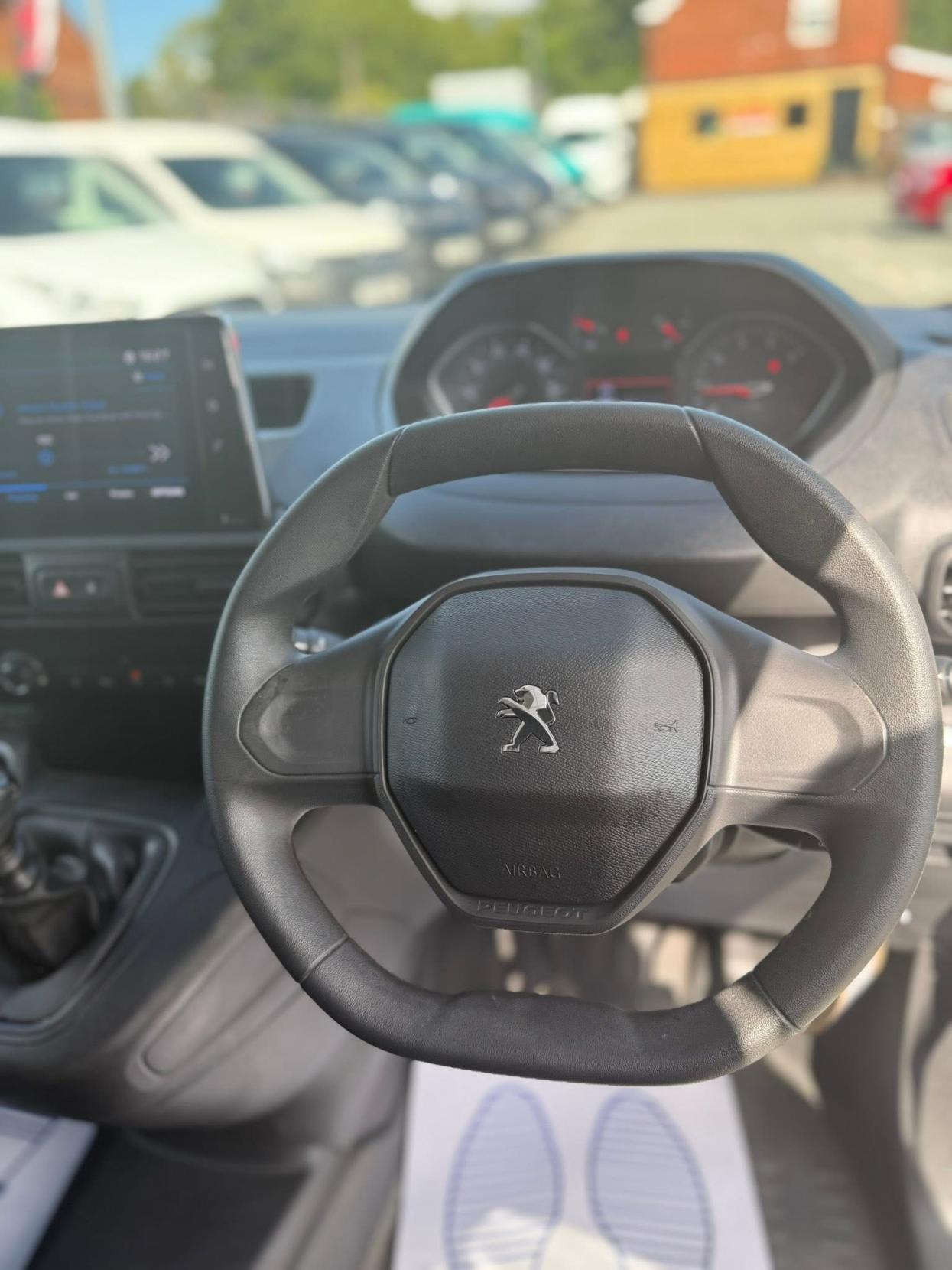 Peugeot Partner 1.5 BlueHDi 950 Professional Premium Long Panel Van 6dr Diesel Manual LWB Euro 6 (100 bhp)