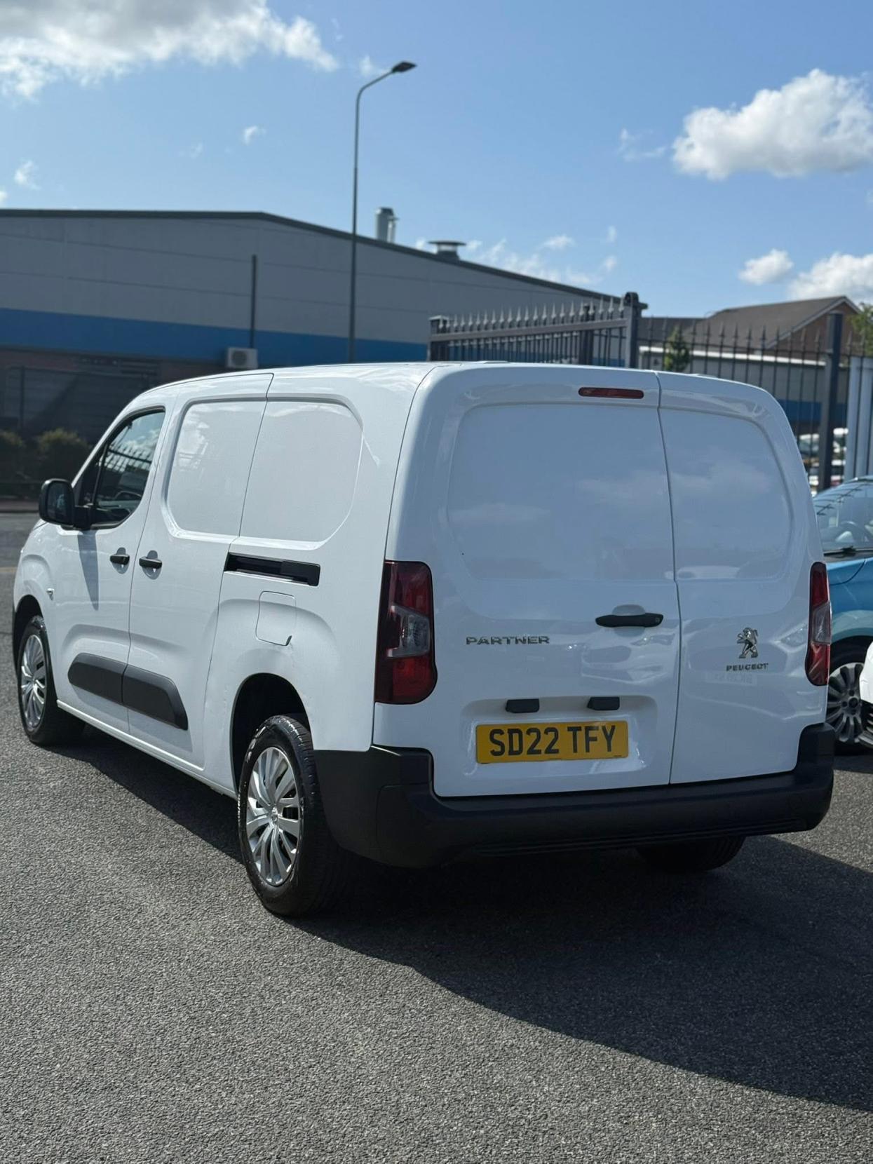 Peugeot Partner 1.5 BlueHDi 950 Professional Premium Long Panel Van 6dr Diesel Manual LWB Euro 6 (100 bhp)
