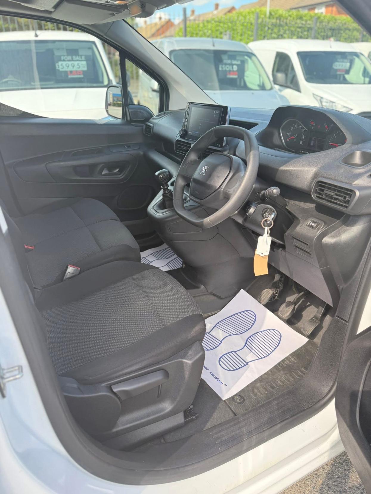 Peugeot Partner 1.5 BlueHDi 950 Professional Premium Long Panel Van 6dr Diesel Manual LWB Euro 6 (100 bhp)