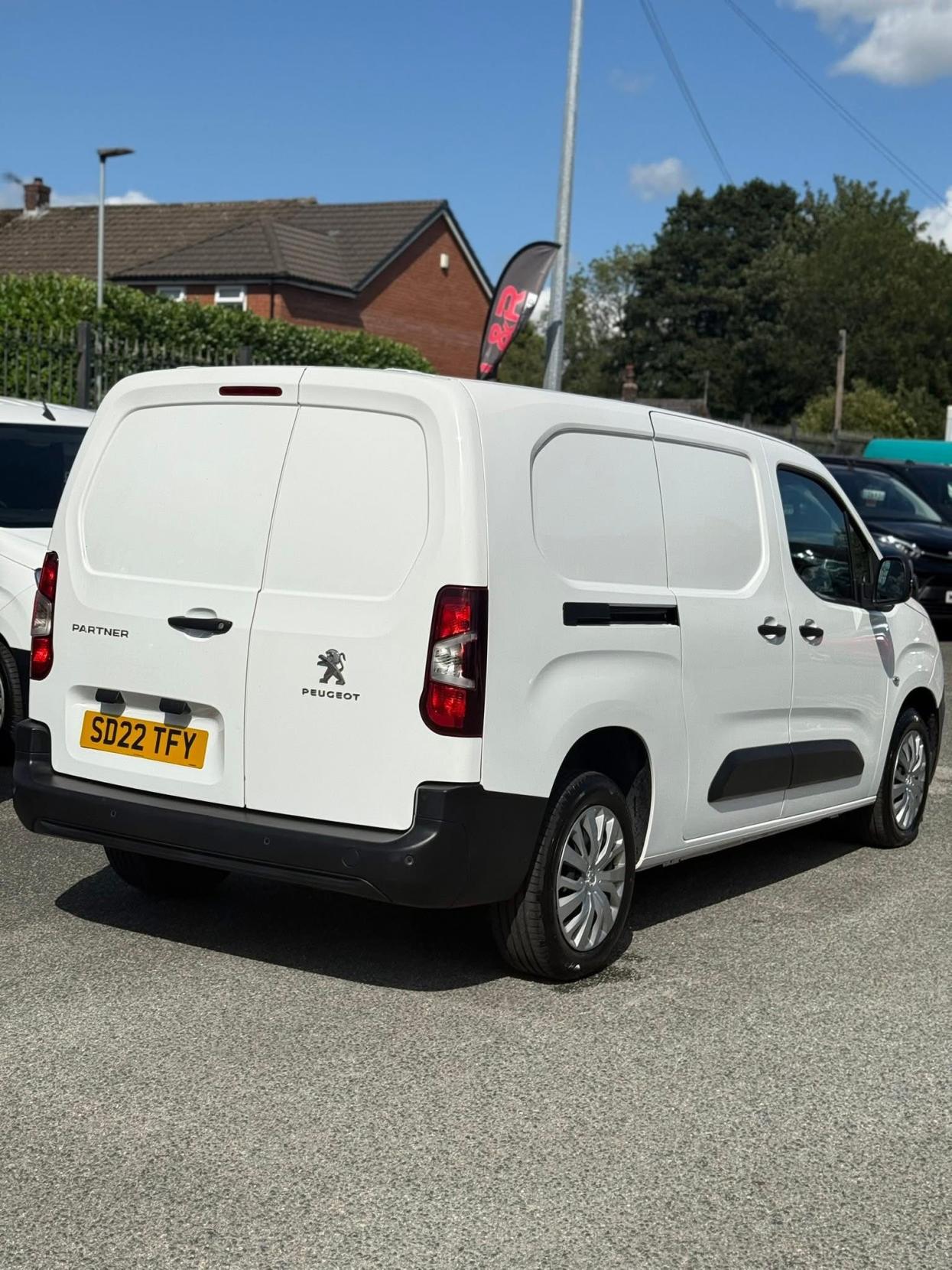 Peugeot Partner 1.5 BlueHDi 950 Professional Premium Long Panel Van 6dr Diesel Manual LWB Euro 6 (100 bhp)