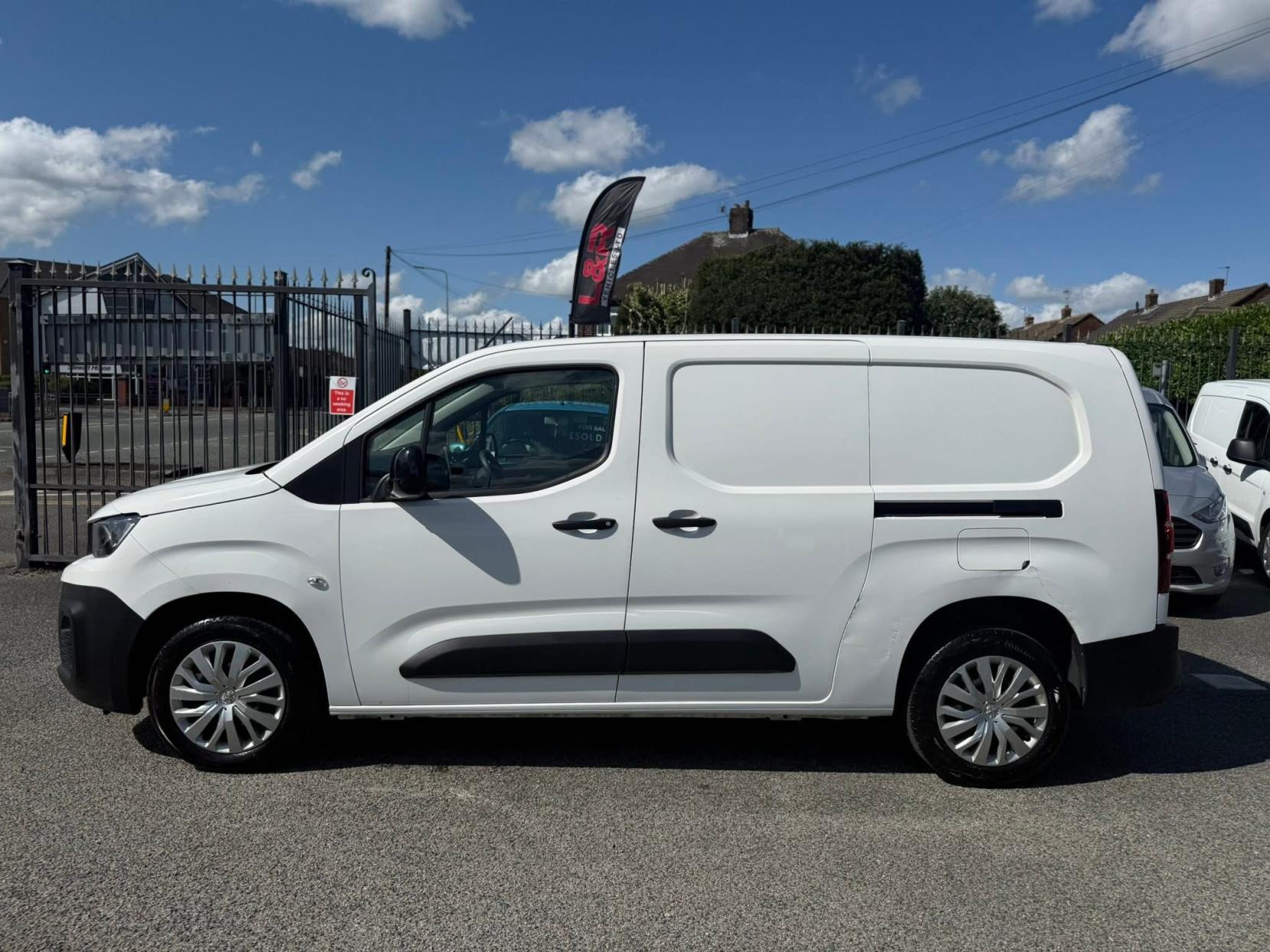 Peugeot Partner 1.5 BlueHDi 950 Professional Premium Long Panel Van 6dr Diesel Manual LWB Euro 6 (100 bhp)