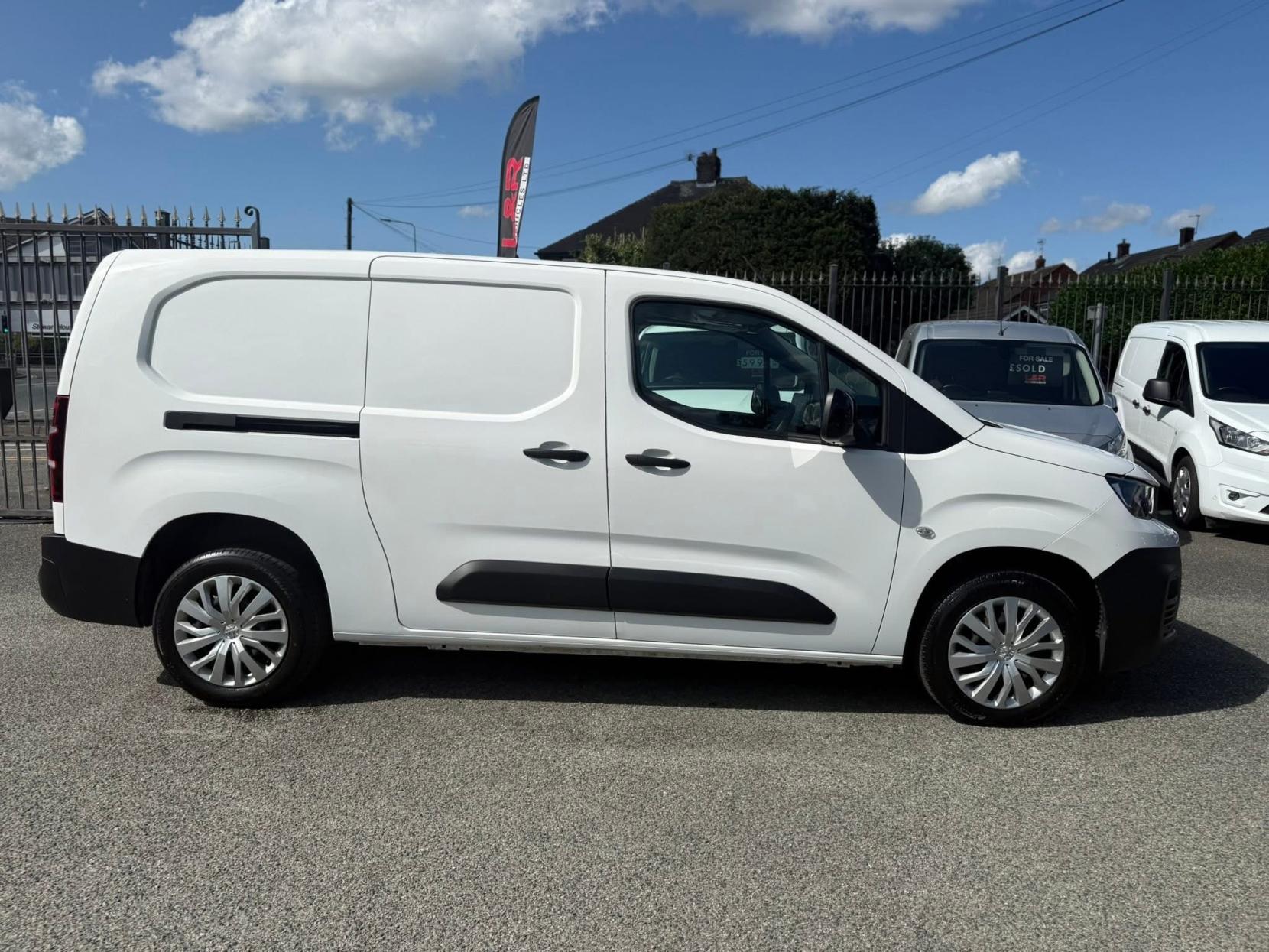 Peugeot Partner 1.5 BlueHDi 950 Professional Premium Long Panel Van 6dr Diesel Manual LWB Euro 6 (100 bhp)