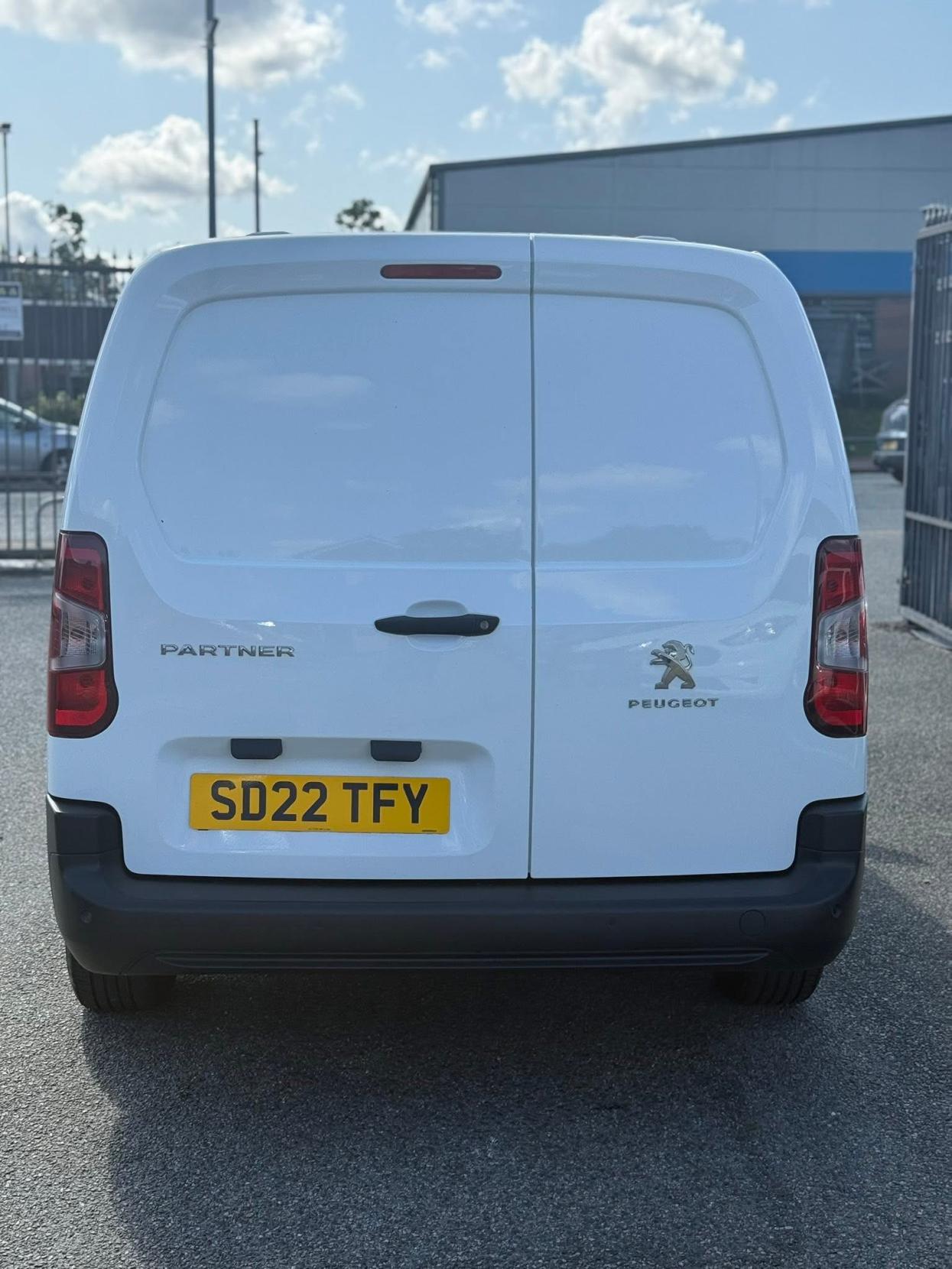 Peugeot Partner 1.5 BlueHDi 950 Professional Premium Long Panel Van 6dr Diesel Manual LWB Euro 6 (100 bhp)