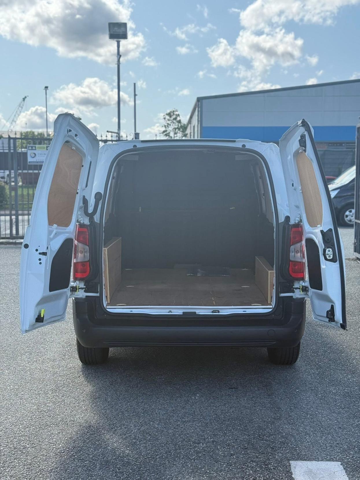 Peugeot Partner 1.5 BlueHDi 950 Professional Premium Long Panel Van 6dr Diesel Manual LWB Euro 6 (100 bhp)