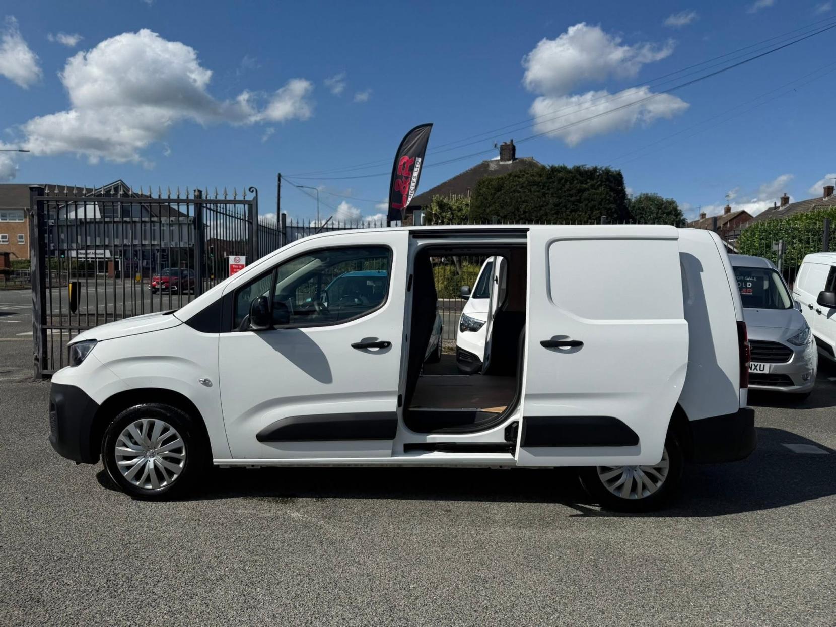 Peugeot Partner 1.5 BlueHDi 950 Professional Premium Long Panel Van 6dr Diesel Manual LWB Euro 6 (100 bhp)