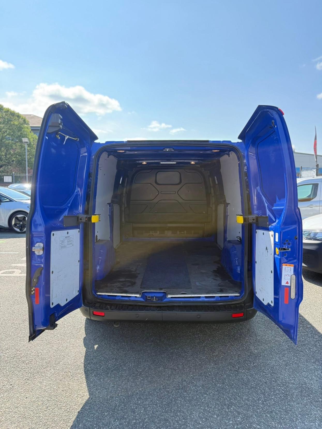 Ford Transit Custom 2.0 300 EcoBlue Trend Panel Van 5dr Diesel Manual L2 H1 Euro 6 (s/s) (105 ps)