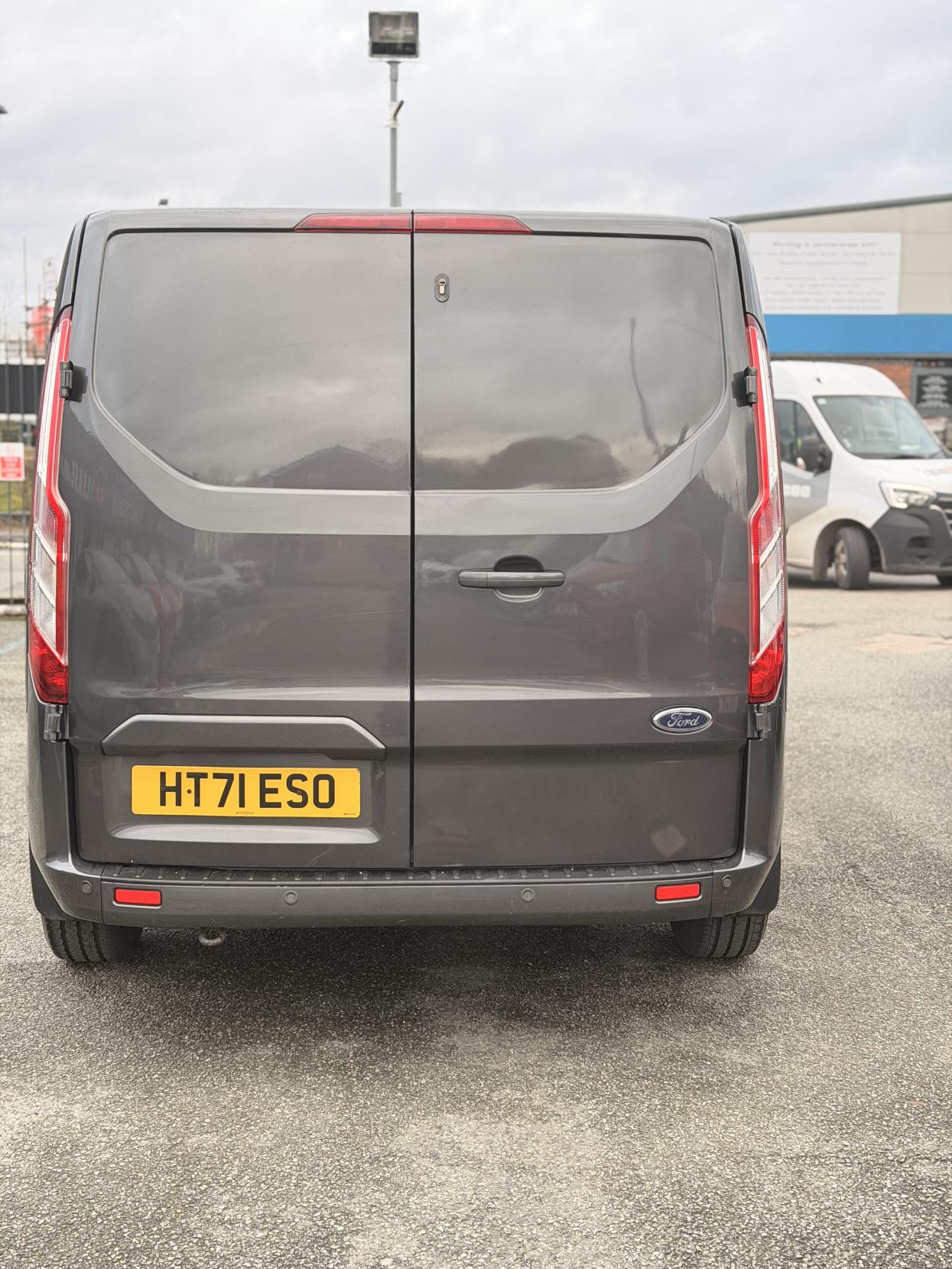 Ford Transit Custom 2.0 300 EcoBlue Limited Panel Van 5dr Diesel Auto L2 H1 Euro 6 (s/s) (130 ps)