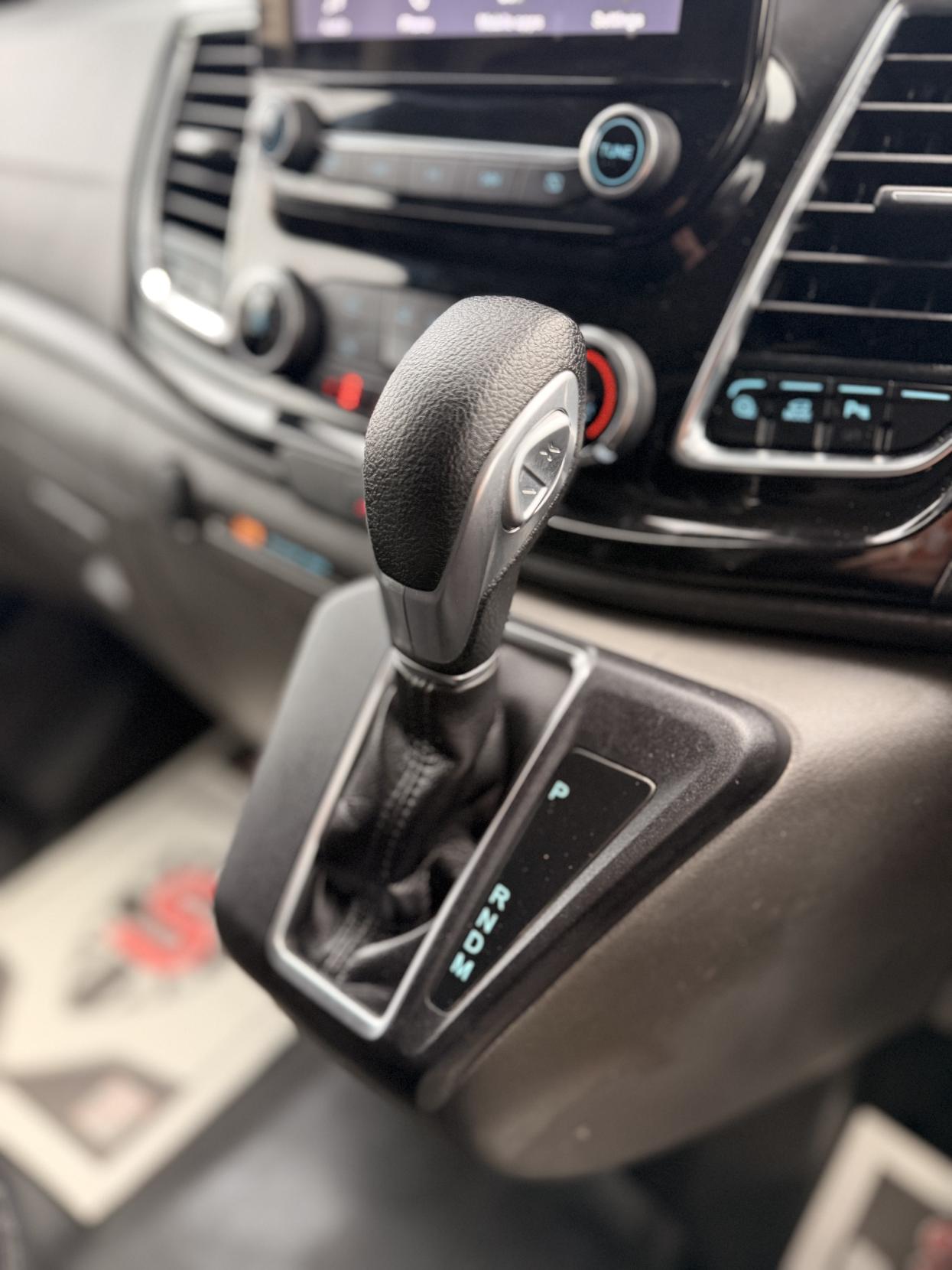 Ford Transit Custom 2.0 300 EcoBlue Limited Panel Van 5dr Diesel Auto L2 H1 Euro 6 (s/s) (130 ps)