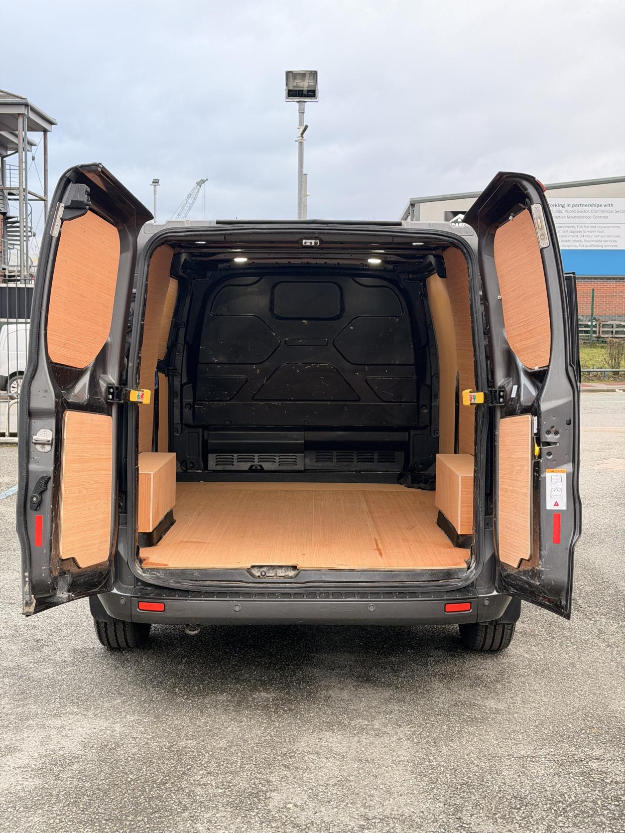 Ford Transit Custom 2.0 300 EcoBlue Limited Panel Van 5dr Diesel Auto L2 H1 Euro 6 (s/s) (130 ps)