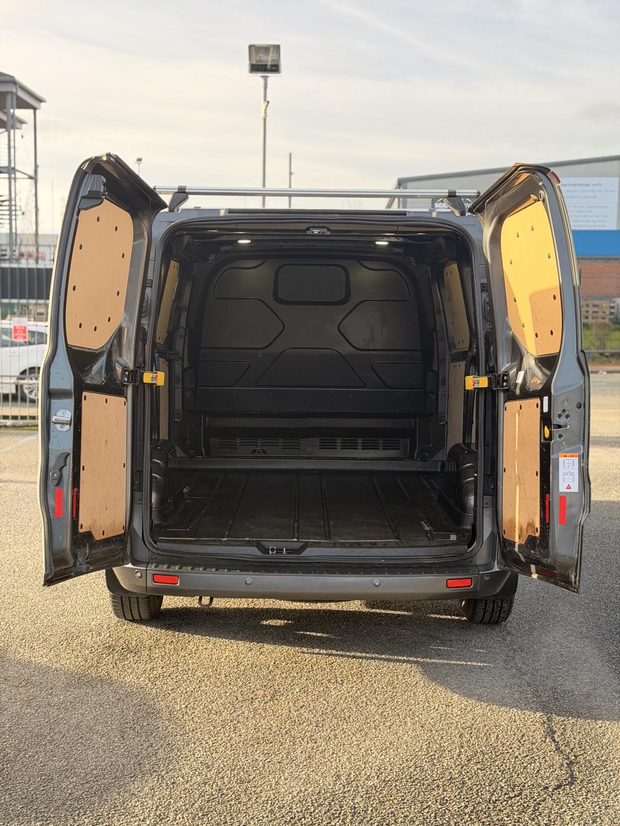 Ford Transit Custom 2.0 TDCi 270 Limited Panel Van 5dr Diesel Manual L1 H1 (157 g/km, 128 bhp)