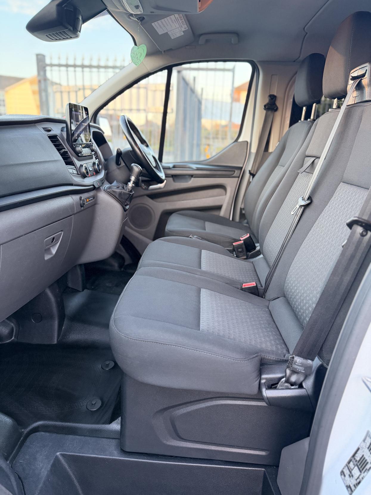 Ford Transit Custom 2.0 300 EcoBlue Trend Crew Van Double Cab 5dr Diesel Manual L2 H1 Euro 6 (6 Seat) (105 ps)