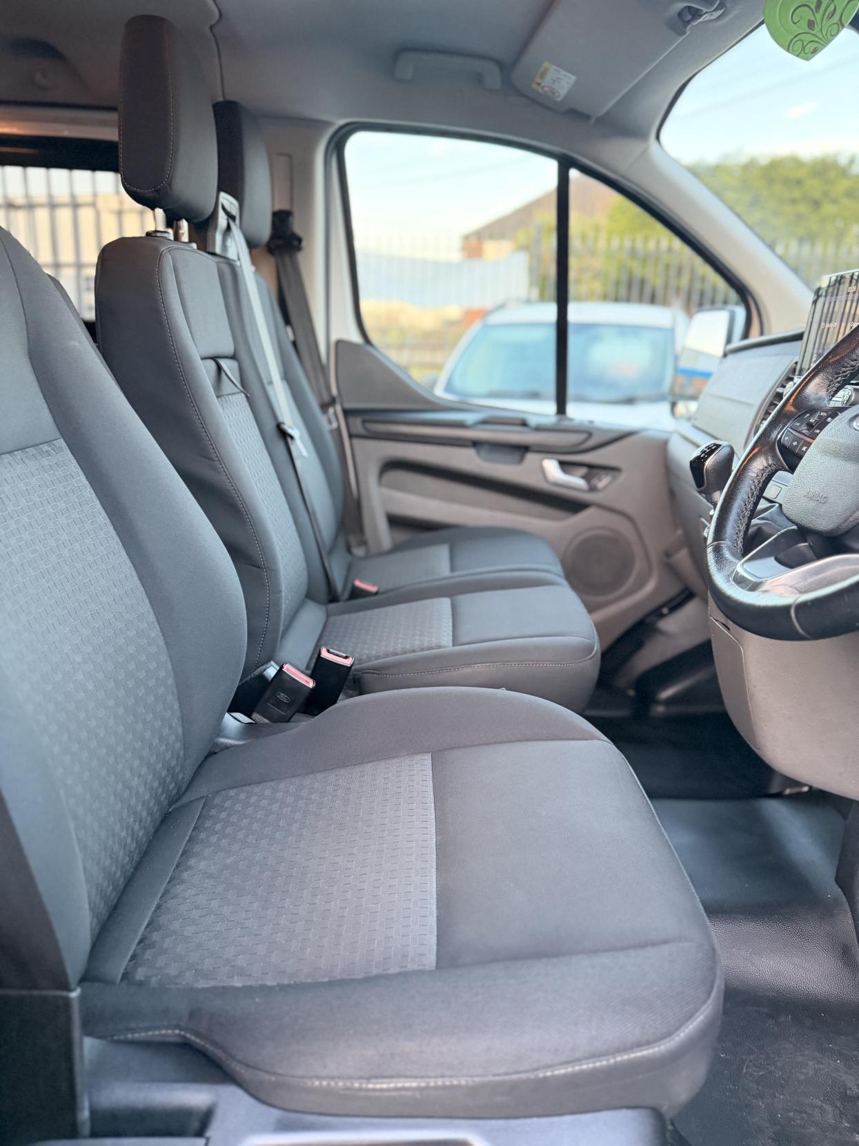 Ford Transit Custom 2.0 300 EcoBlue Trend Crew Van Double Cab 5dr Diesel Manual L2 H1 Euro 6 (6 Seat) (105 ps)