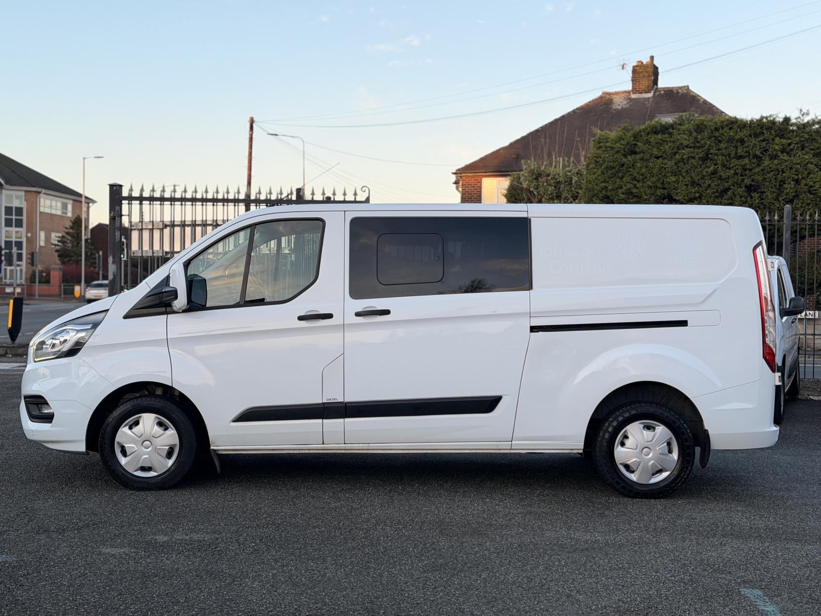 Ford Transit Custom 2.0 300 EcoBlue Trend Crew Van Double Cab 5dr Diesel Manual L2 H1 Euro 6 (6 Seat) (105 ps)