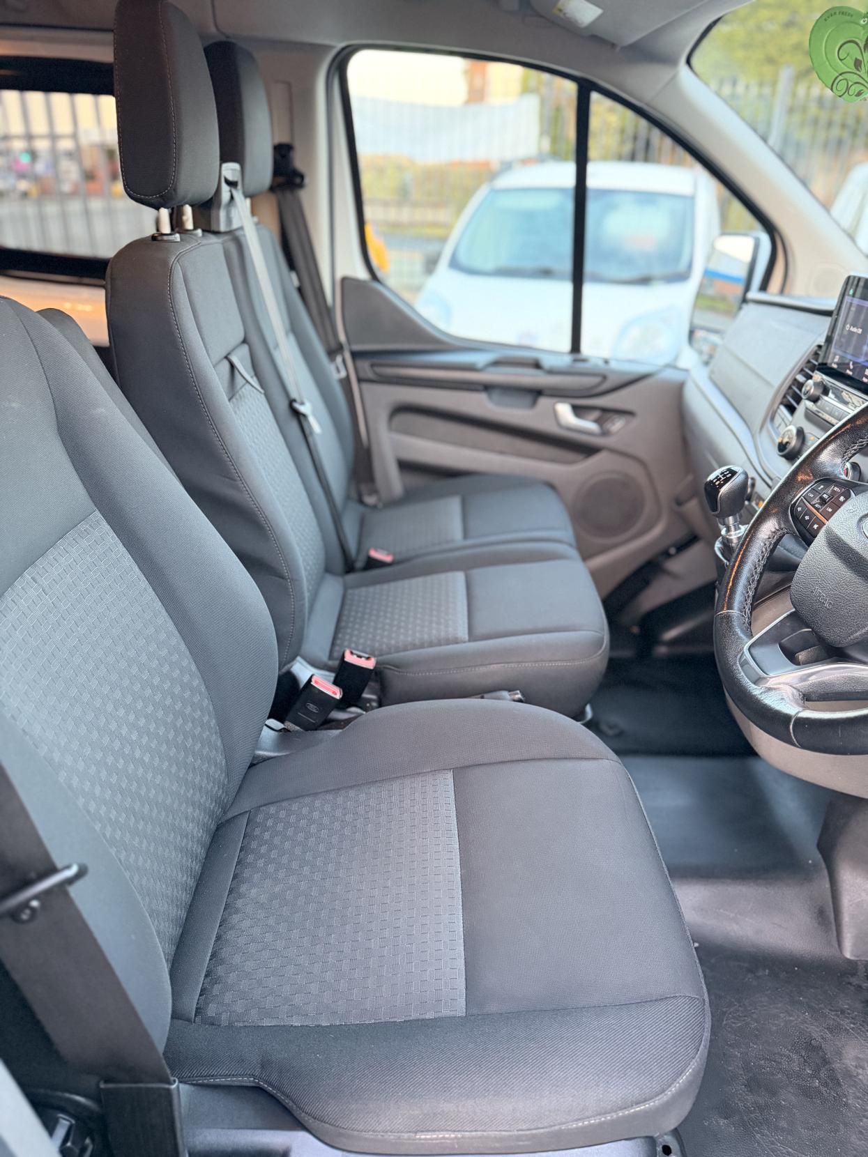 Ford Transit Custom 2.0 300 EcoBlue Trend Crew Van Double Cab 5dr Diesel Manual L2 H1 Euro 6 (6 Seat) (105 ps)