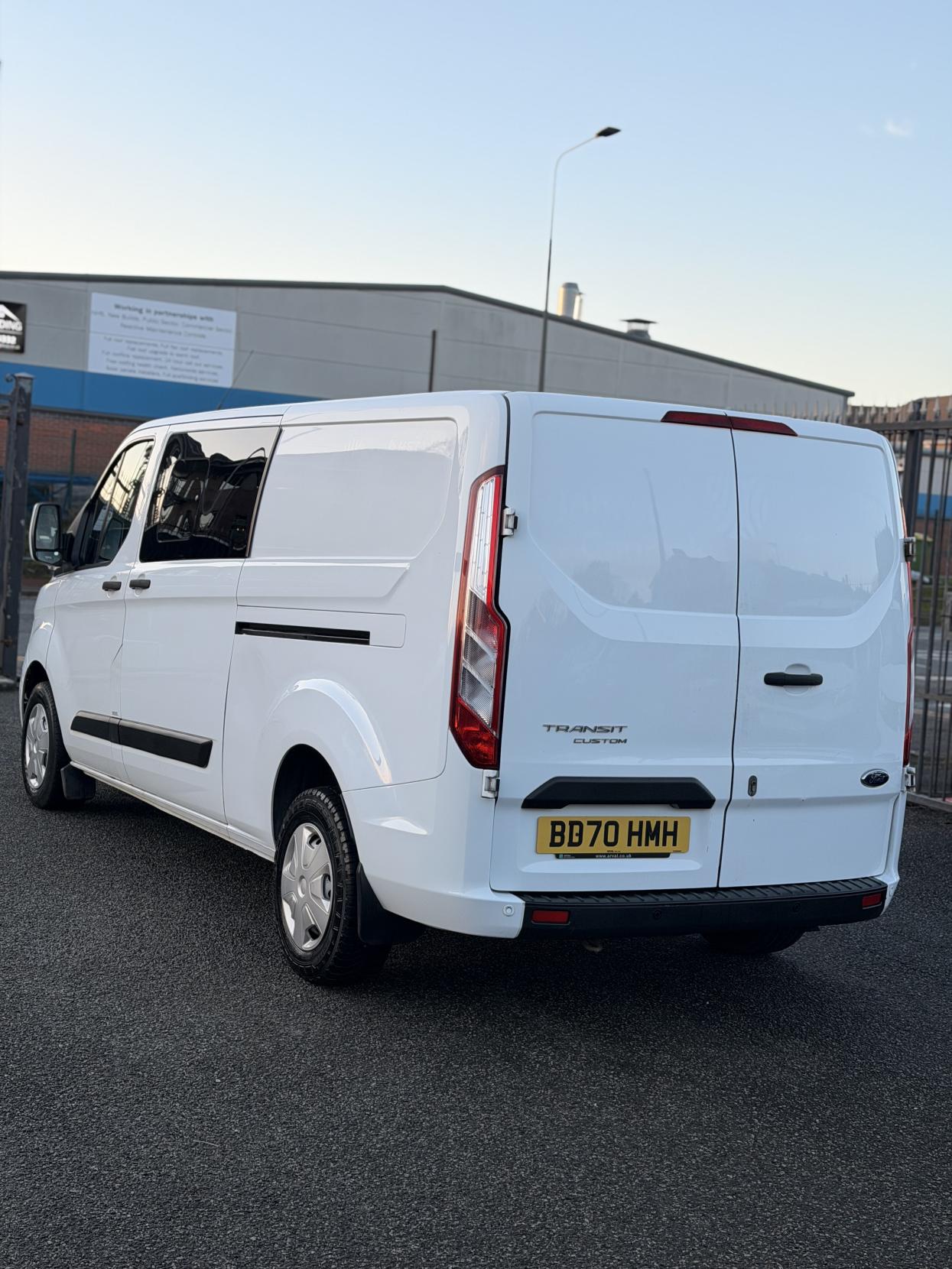 Ford Transit Custom 2.0 300 EcoBlue Trend Crew Van Double Cab 5dr Diesel Manual L2 H1 Euro 6 (6 Seat) (105 ps)