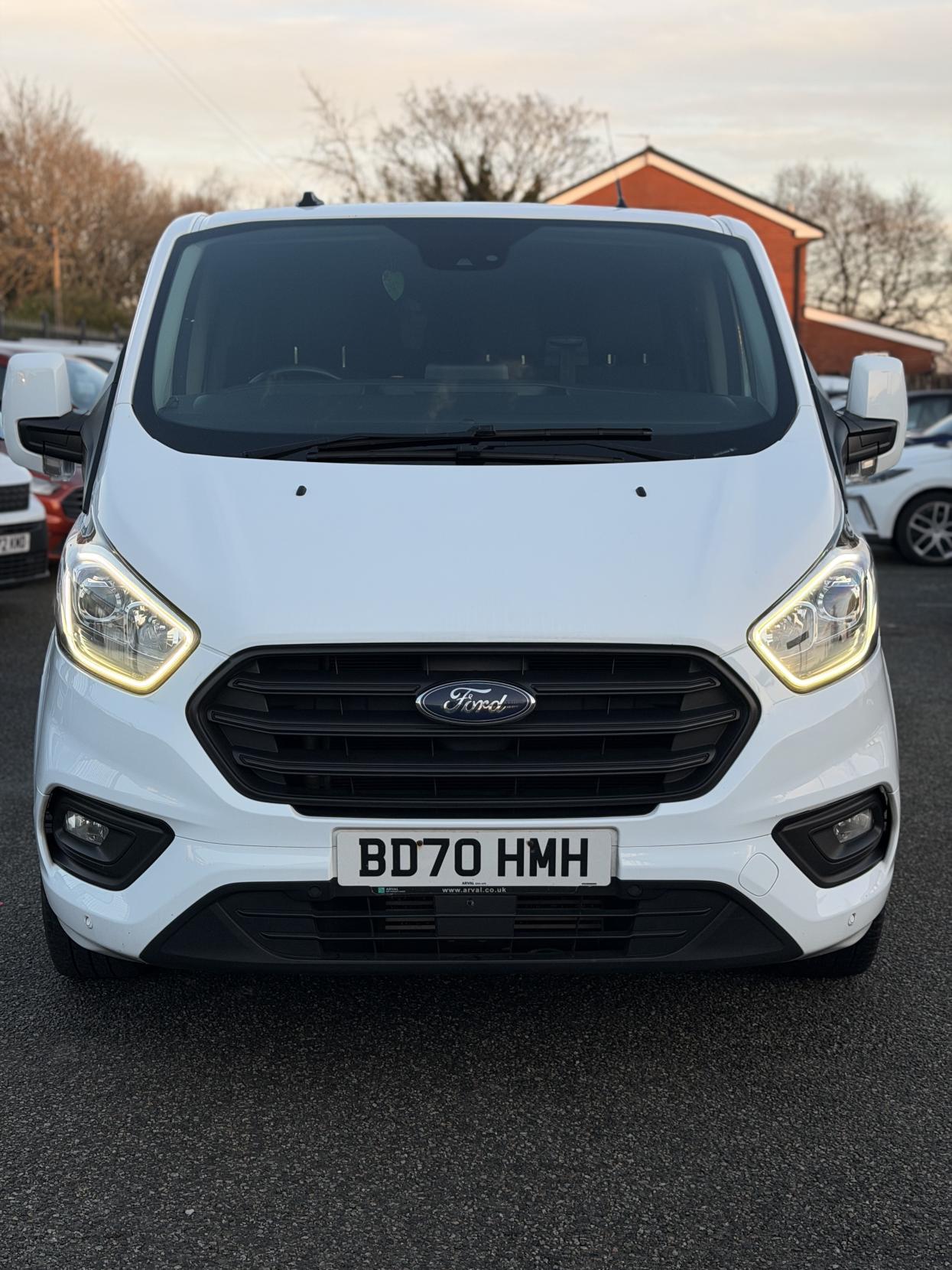 Ford Transit Custom 2.0 300 EcoBlue Trend Crew Van Double Cab 5dr Diesel Manual L2 H1 Euro 6 (6 Seat) (105 ps)