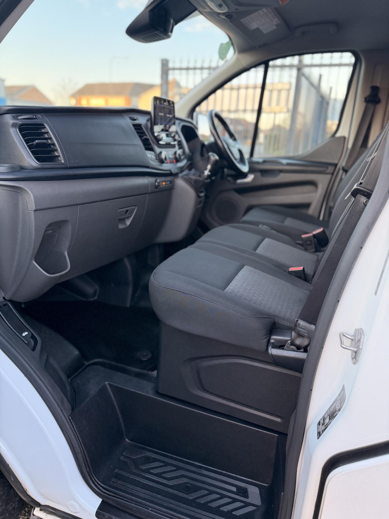 Ford Transit Custom 2.0 300 EcoBlue Trend Crew Van Double Cab 5dr Diesel Manual L2 H1 Euro 6 (6 Seat) (105 ps)