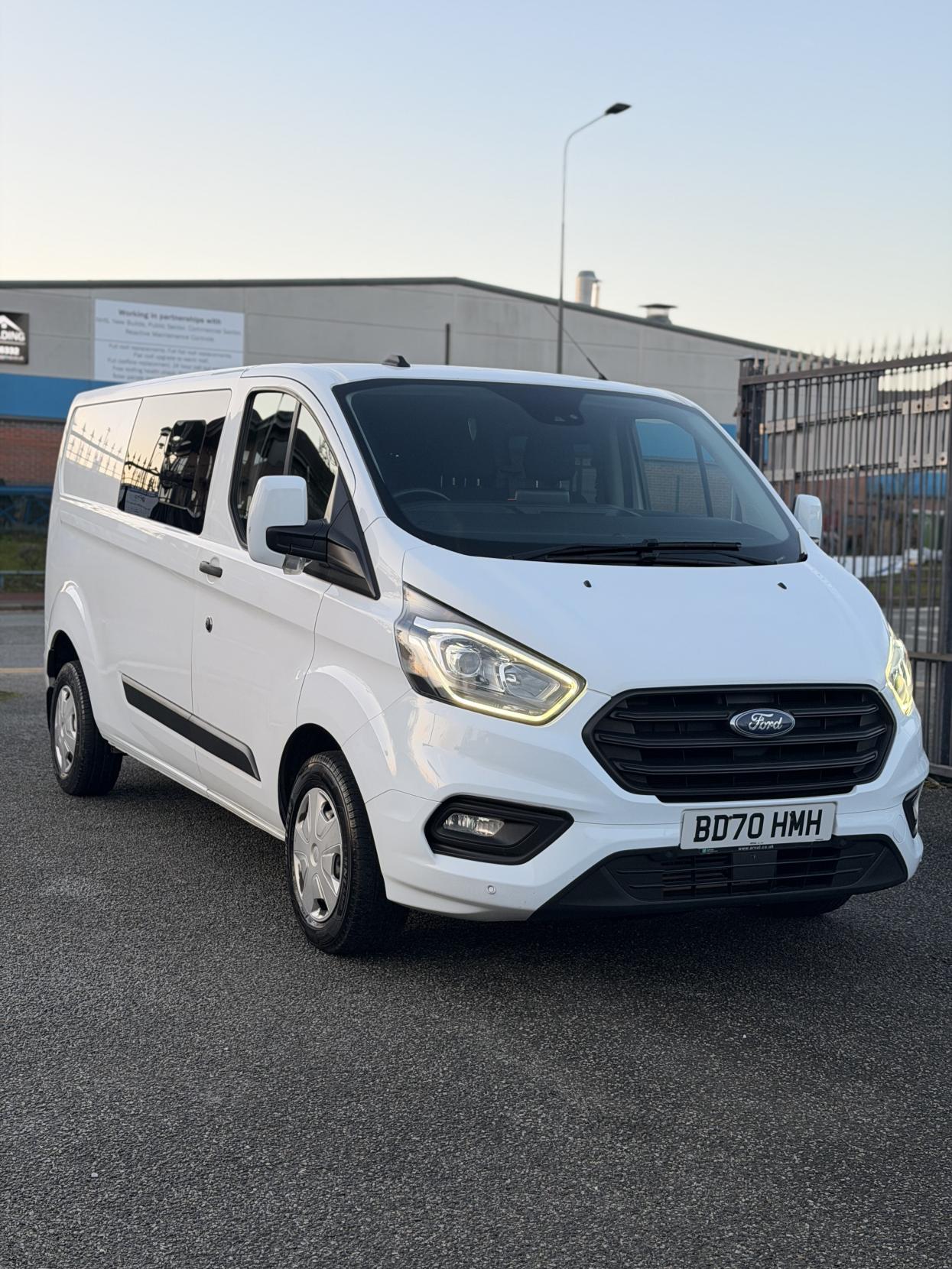 Ford Transit Custom 2.0 300 EcoBlue Trend Crew Van Double Cab 5dr Diesel Manual L2 H1 Euro 6 (6 Seat) (105 ps)