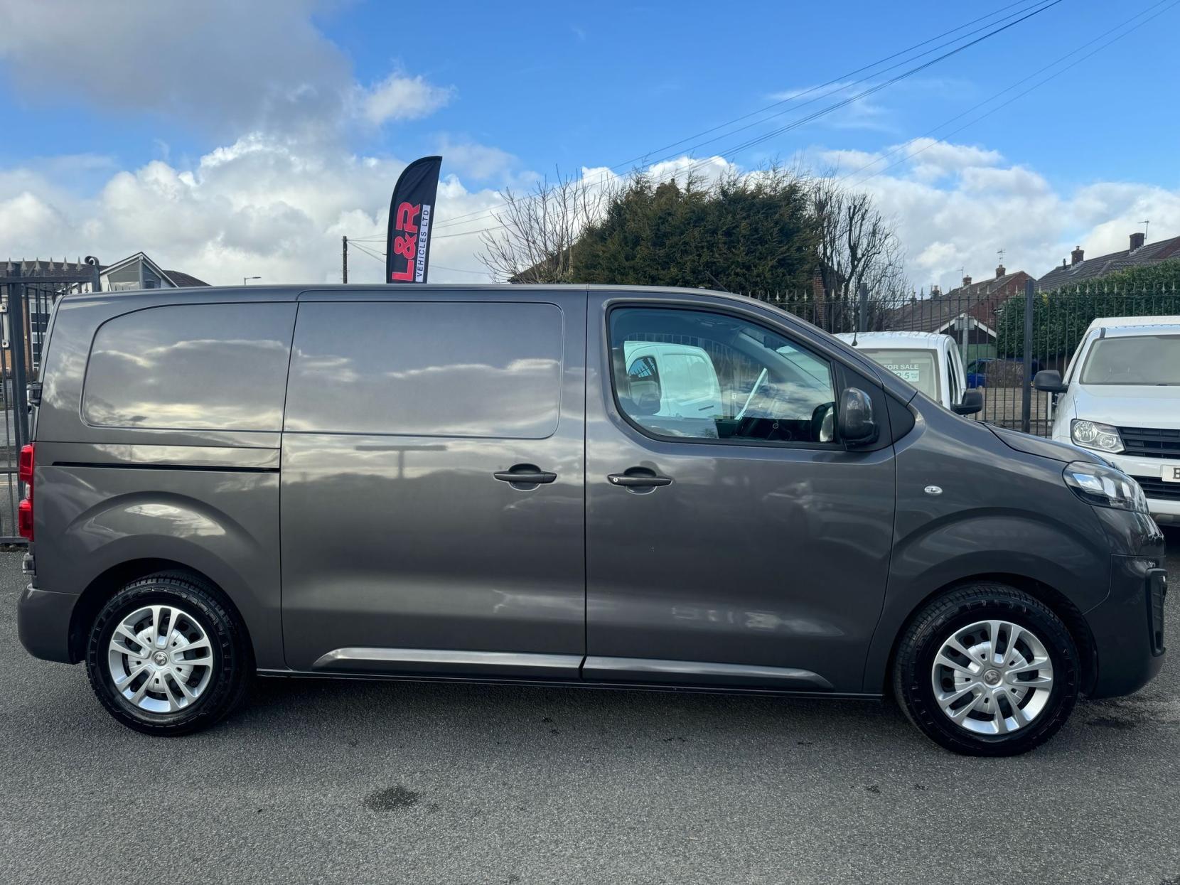 Vauxhall Vivaro 1.5 Turbo D 2700 Sportive Panel Van 5dr Diesel Manual L1 H1 Euro 6 (s/s) (100 ps)