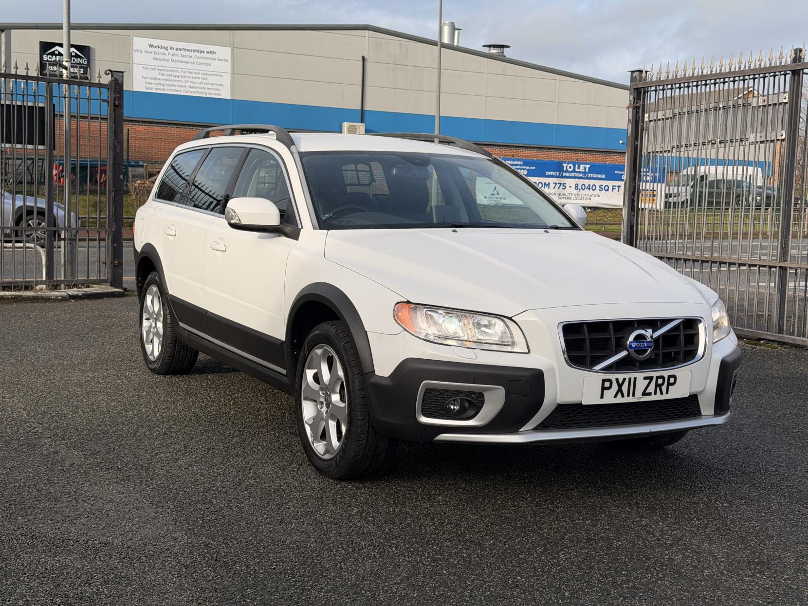 Volvo XC70 2.4 D5 SE Lux Estate 5dr Diesel Manual AWD Euro 5 (205 ps)