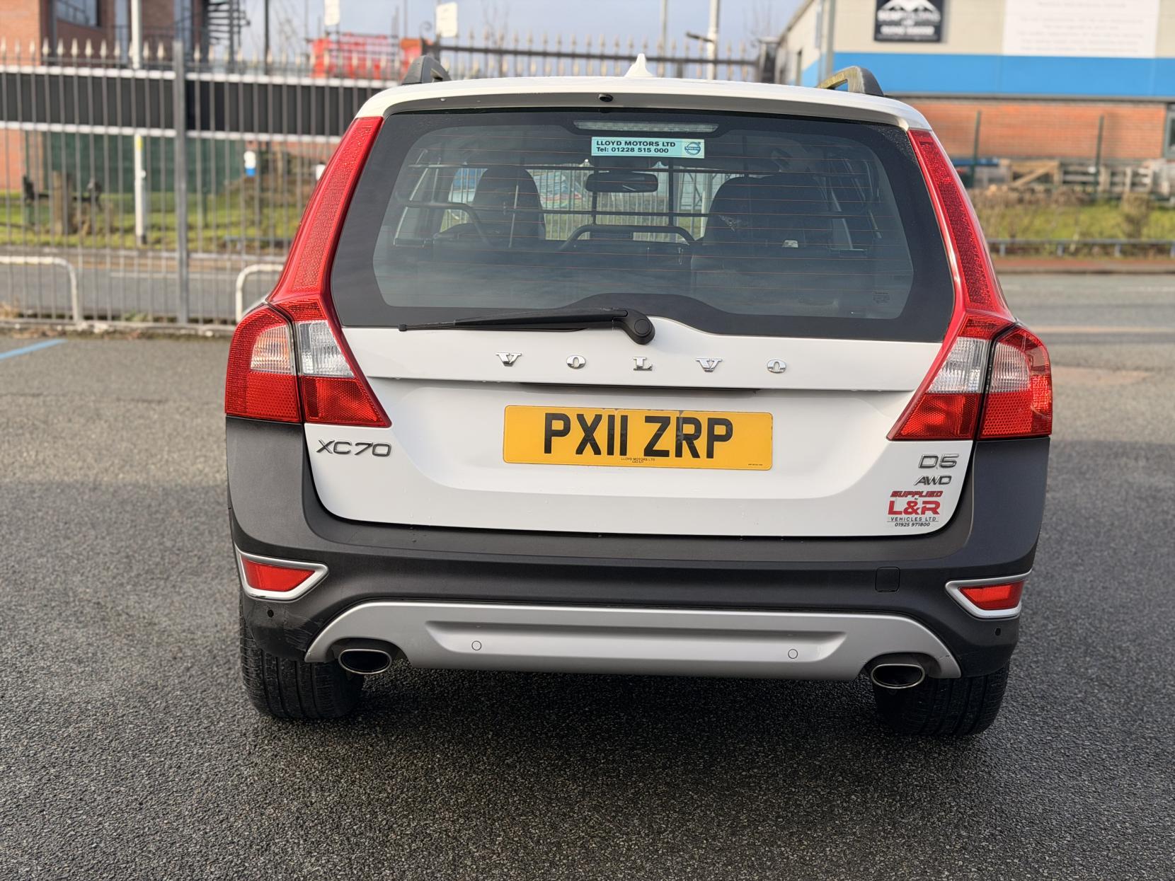 Volvo XC70 2.4 D5 SE Lux Estate 5dr Diesel Manual AWD Euro 5 (205 ps)