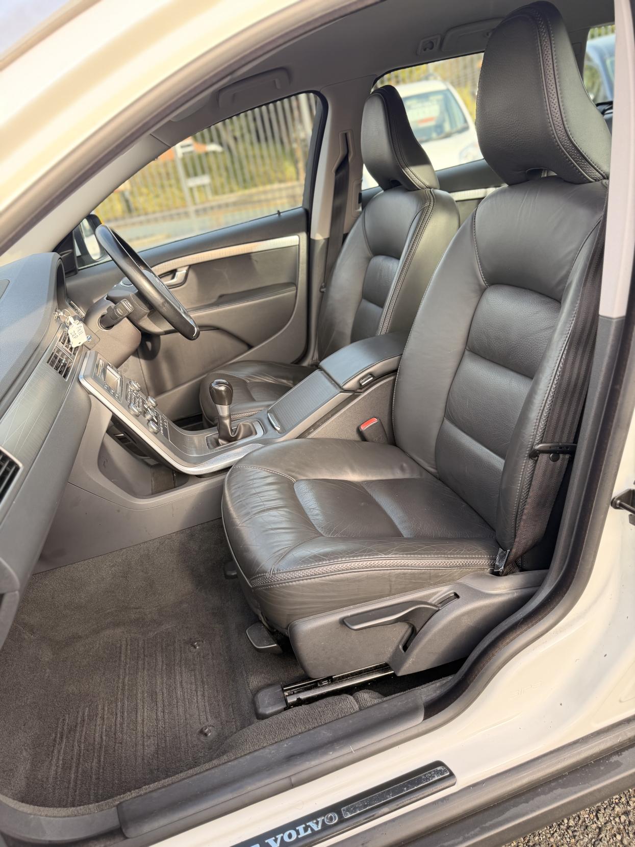 Volvo XC70 2.4 D5 SE Lux Estate 5dr Diesel Manual AWD Euro 5 (205 ps)