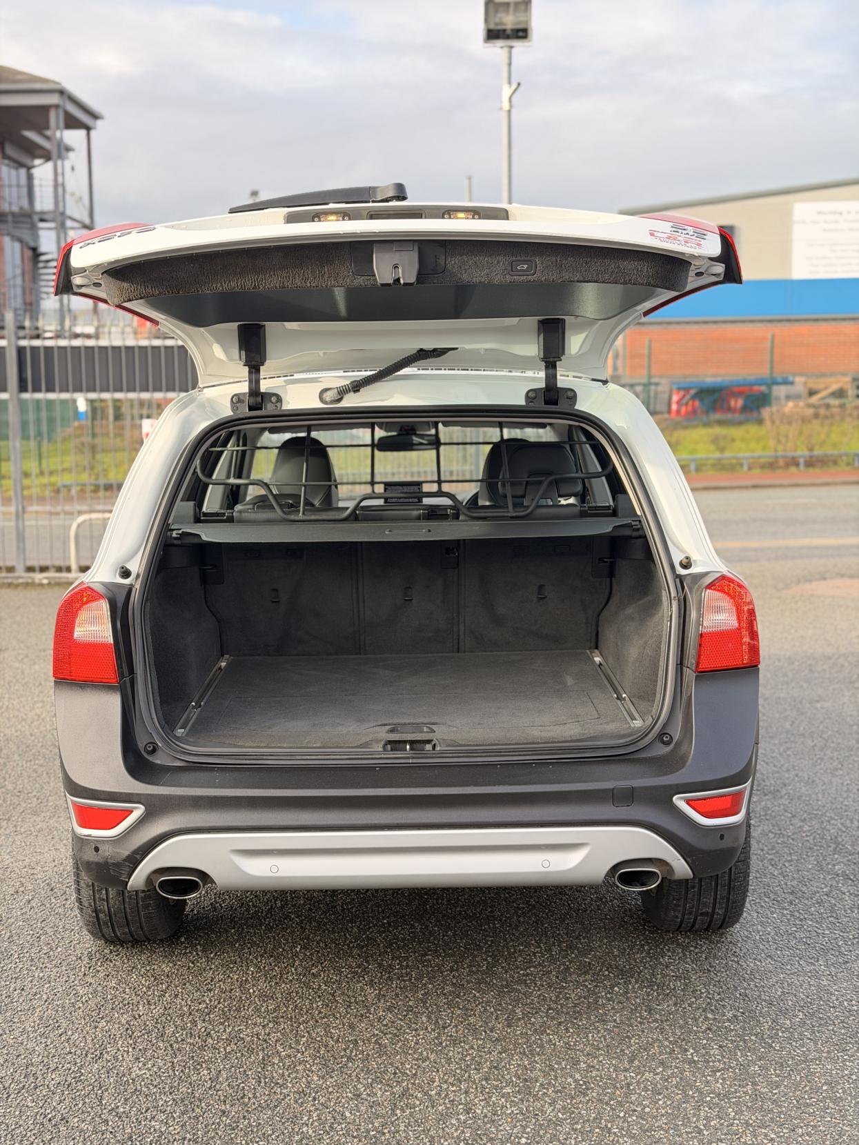 Volvo XC70 2.4 D5 SE Lux Estate 5dr Diesel Manual AWD Euro 5 (205 ps)