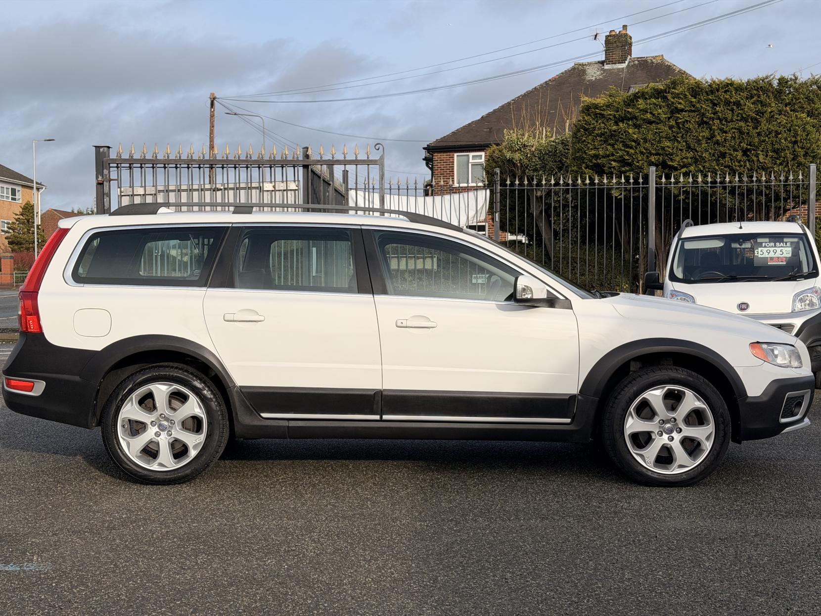 Volvo XC70 2.4 D5 SE Lux Estate 5dr Diesel Manual AWD Euro 5 (205 ps)