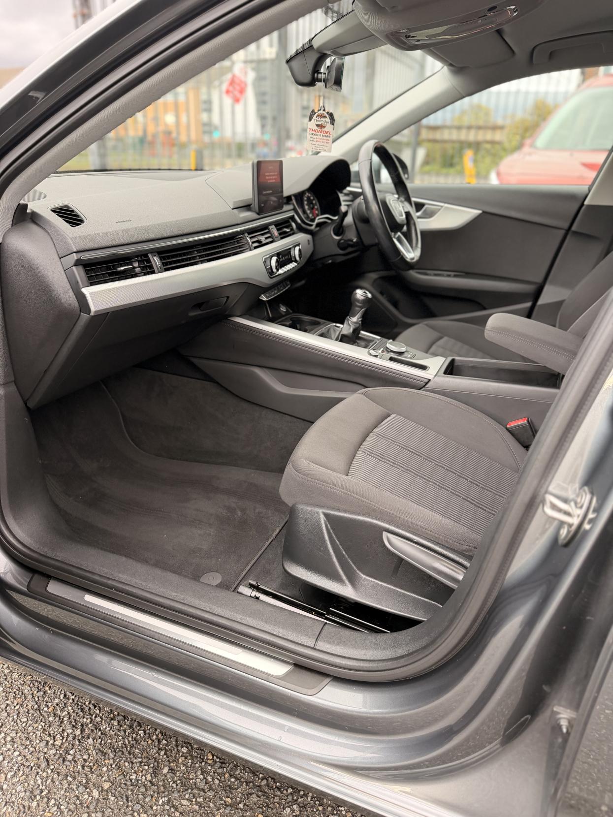 Audi A4 Avant 2.0 TDI ultra SE Estate 5dr Diesel Manual Euro 6 (s/s) (150 ps)