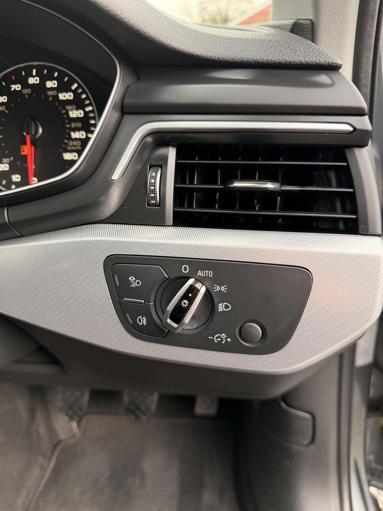 Audi A4 Avant 2.0 TDI ultra SE Estate 5dr Diesel Manual Euro 6 (s/s) (150 ps)