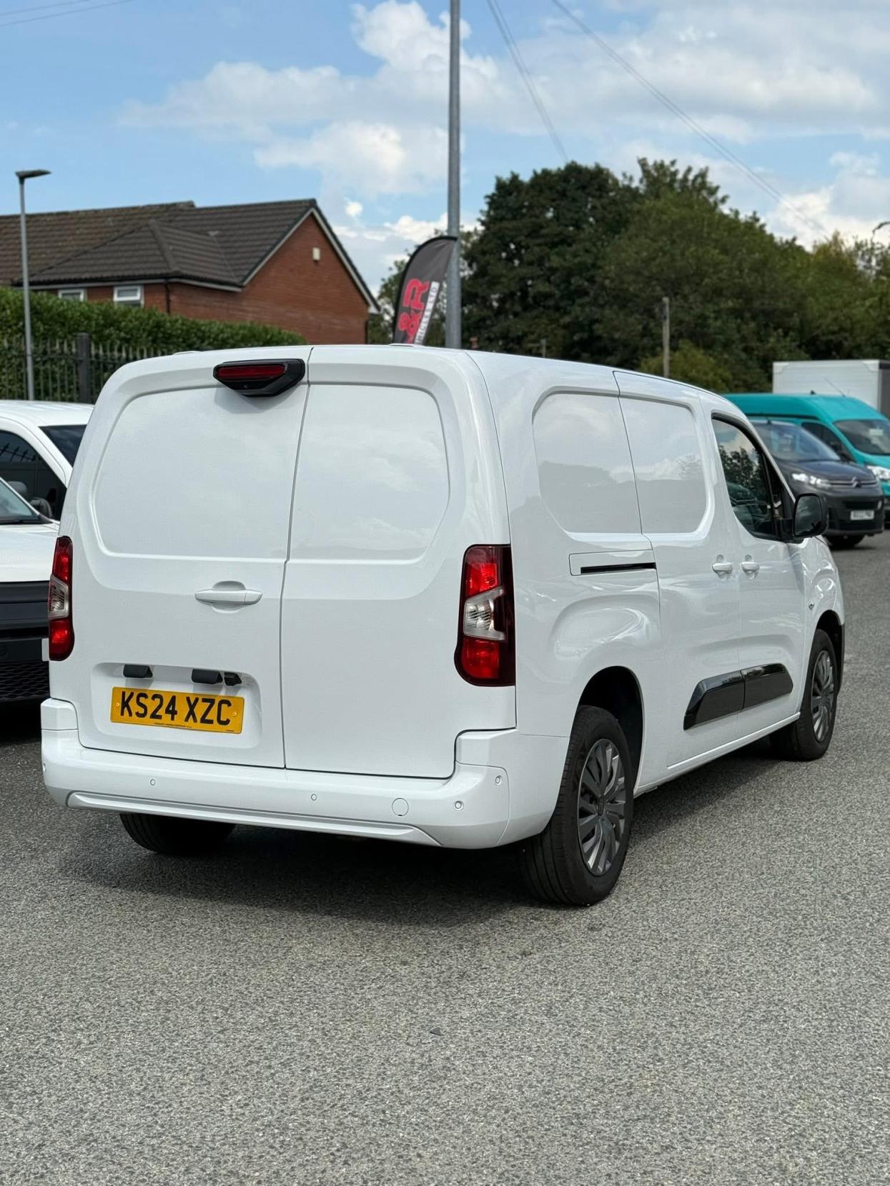 Peugeot Partner 1.5 BlueHDi 950 Asphalt Long Panel Van 6dr Diesel Manual LWB Euro 6 (s/s) (100 ps)