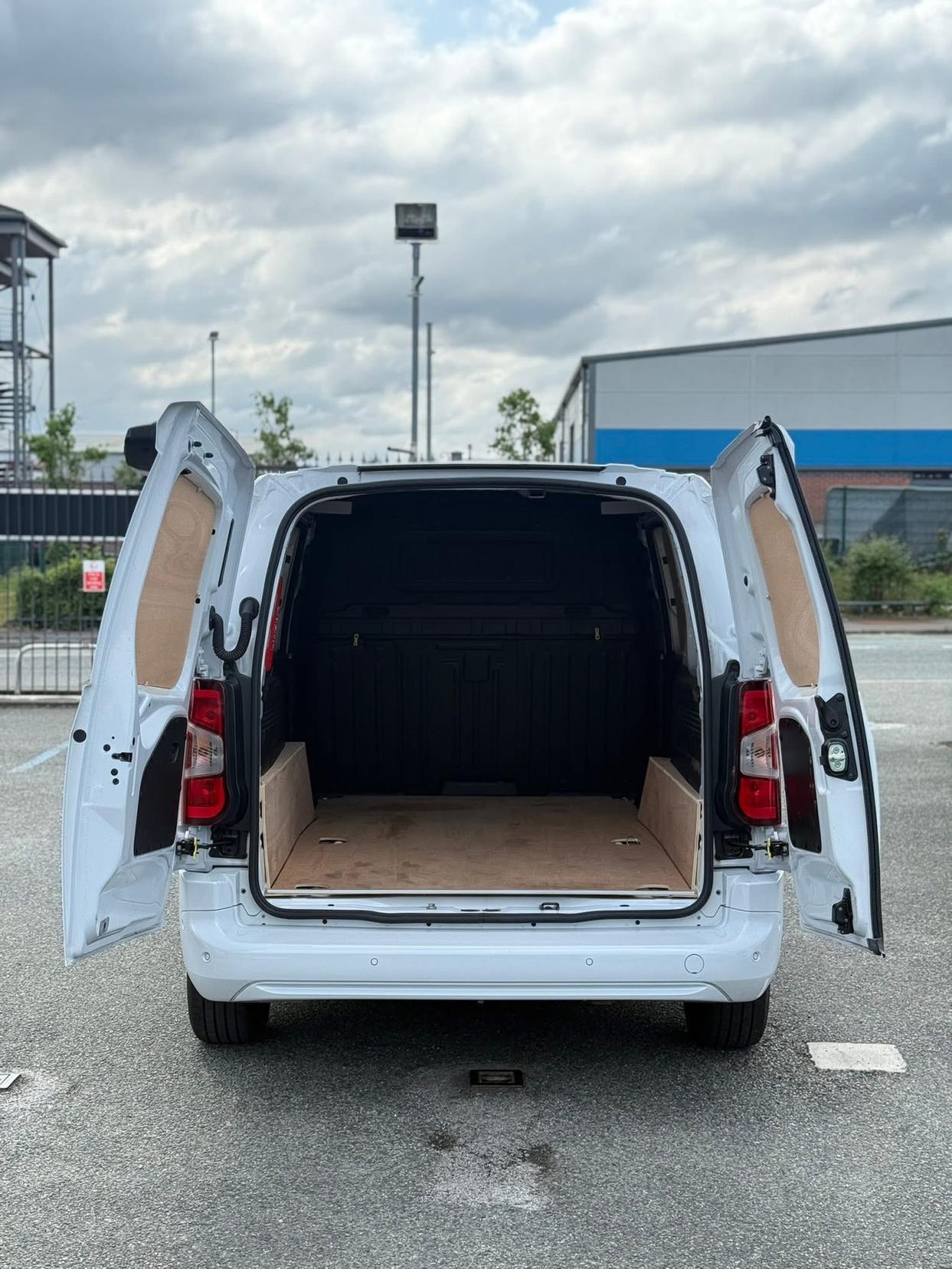 Peugeot Partner 1.5 BlueHDi 950 Asphalt Long Panel Van 6dr Diesel Manual LWB Euro 6 (s/s) (100 ps)