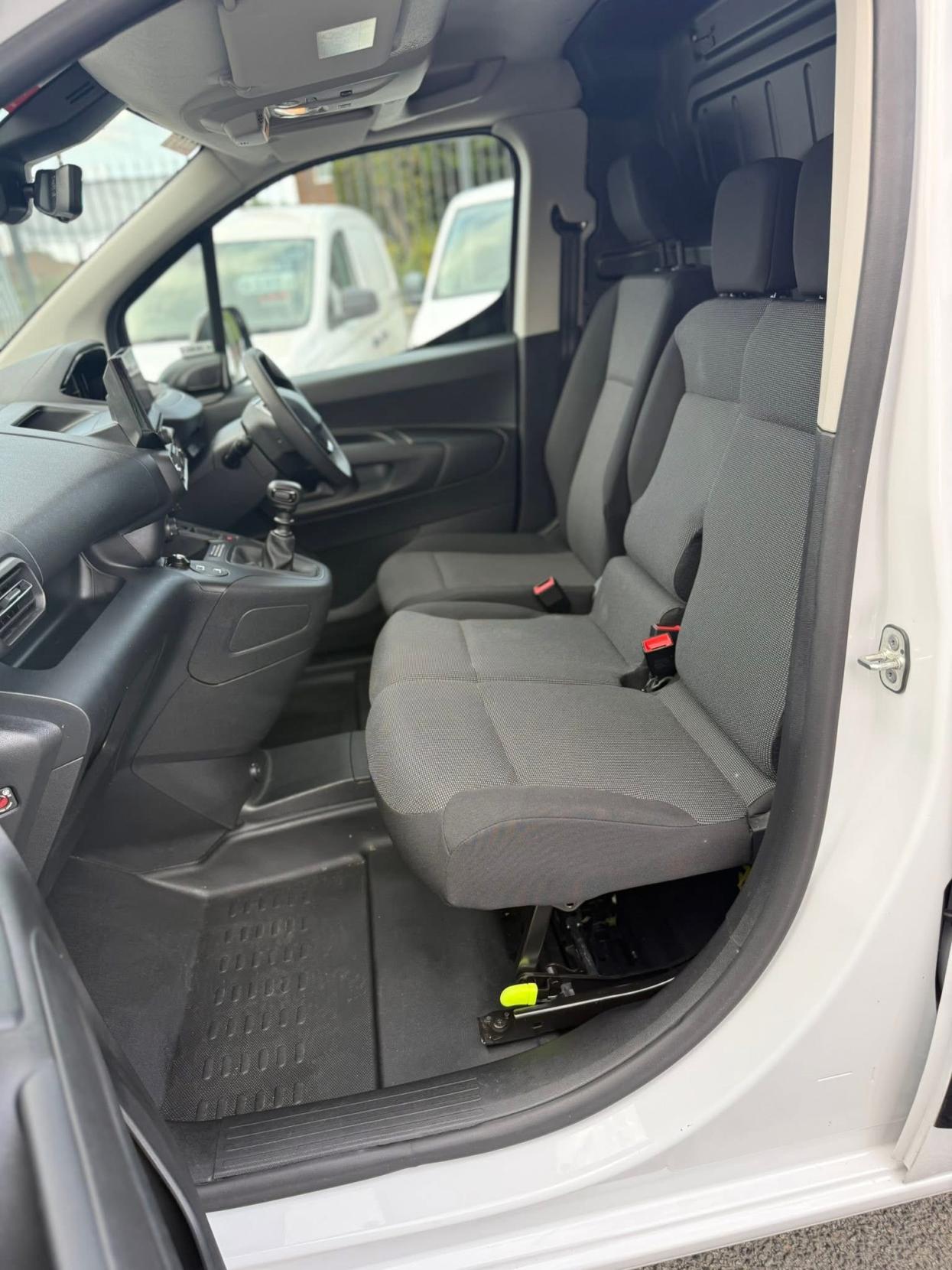 Peugeot Partner 1.5 BlueHDi 950 Asphalt Long Panel Van 6dr Diesel Manual LWB Euro 6 (s/s) (100 ps)