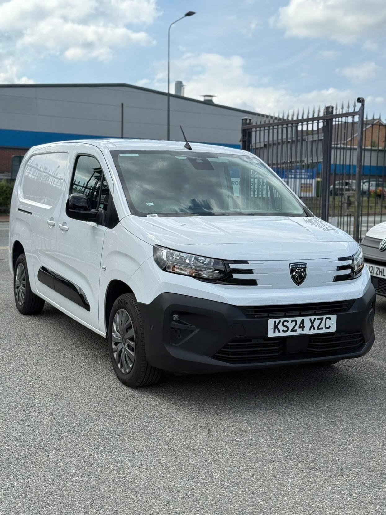 Peugeot Partner 1.5 BlueHDi 950 Asphalt Long Panel Van 6dr Diesel Manual LWB Euro 6 (s/s) (100 ps)