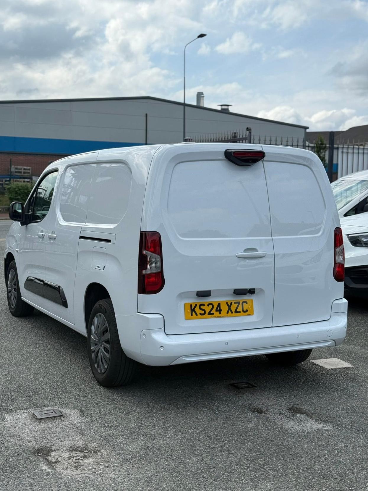 Peugeot Partner 1.5 BlueHDi 950 Asphalt Long Panel Van 6dr Diesel Manual LWB Euro 6 (s/s) (100 ps)