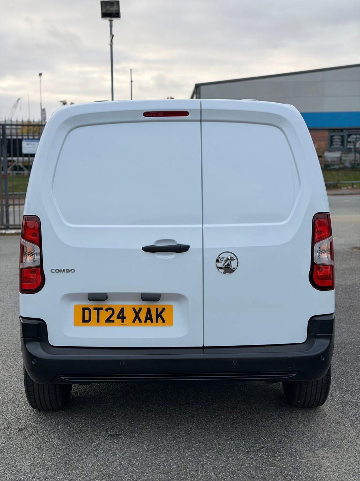 Vauxhall Combo 1.5 Turbo D 2300 Prime Panel Van 5dr Diesel Manual SWB Euro 6 (s/s) (100 ps)