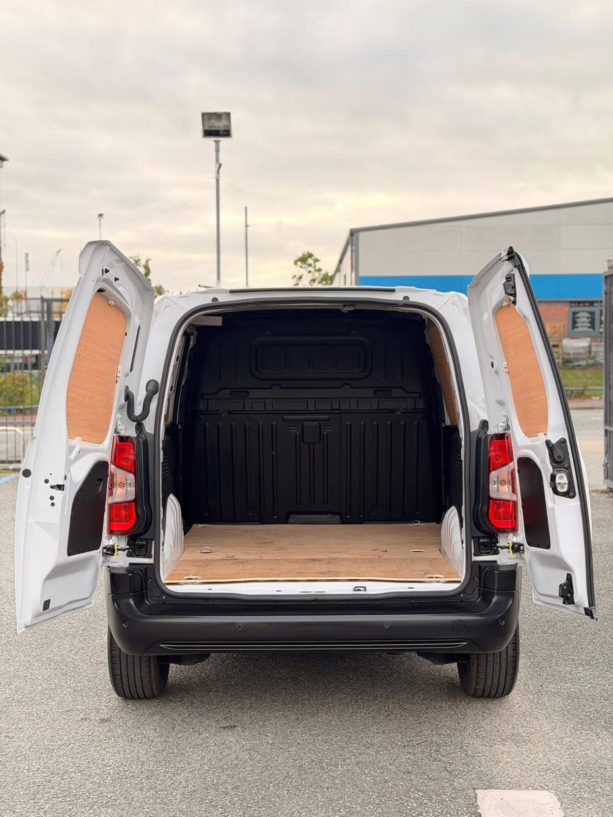 Vauxhall Combo 1.5 Turbo D 2300 Prime Panel Van 5dr Diesel Manual SWB Euro 6 (s/s) (100 ps)