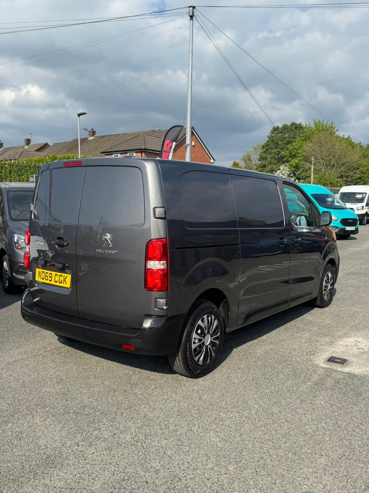 Peugeot Expert 2.0 BlueHDi 1400 Professional Standard Panel Van 6dr Diesel Manual MWB Euro 6 (s/s) (120 ps)