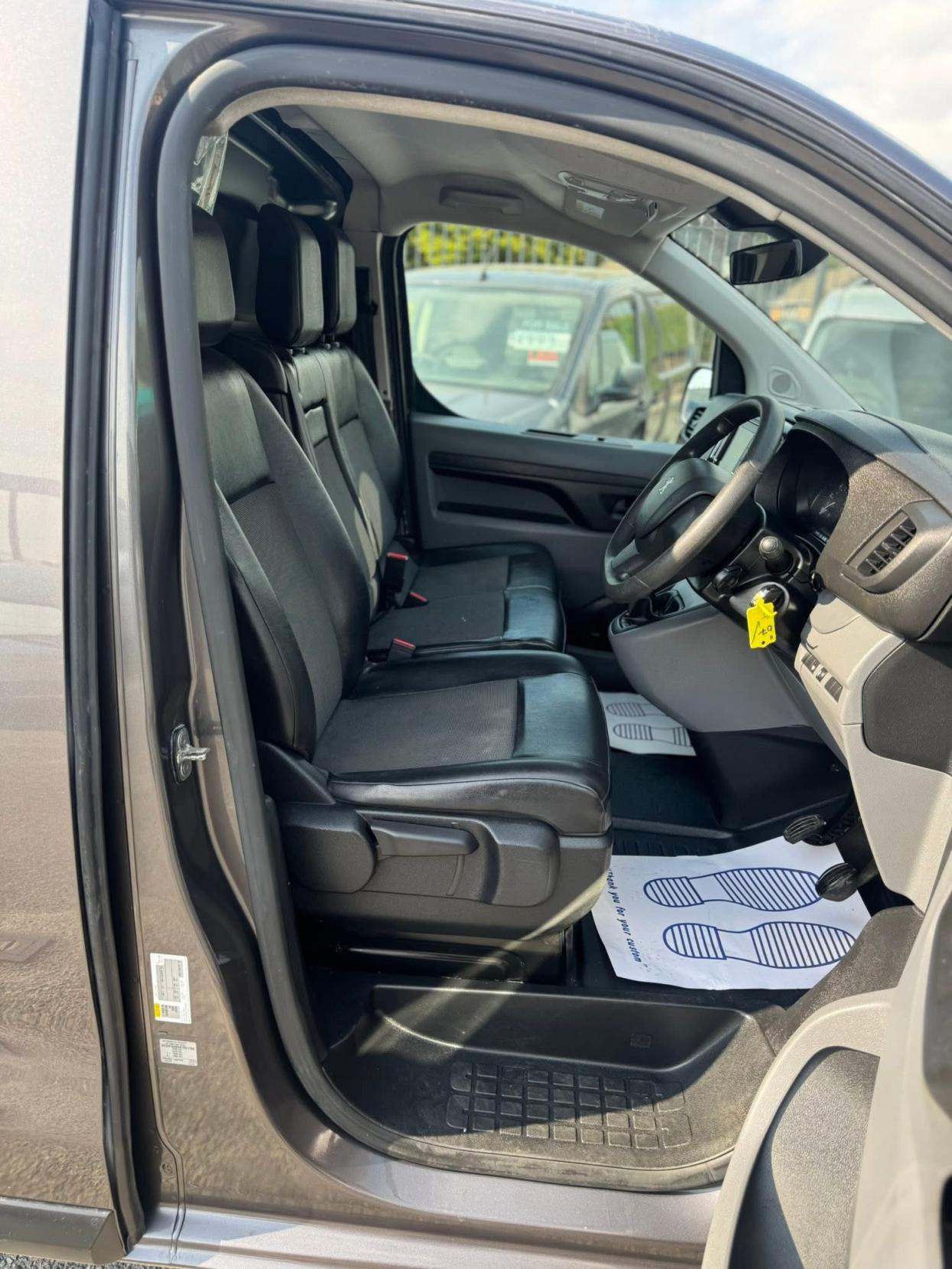 Peugeot Expert 2.0 BlueHDi 1400 Professional Standard Panel Van 6dr Diesel Manual MWB Euro 6 (s/s) (120 ps)