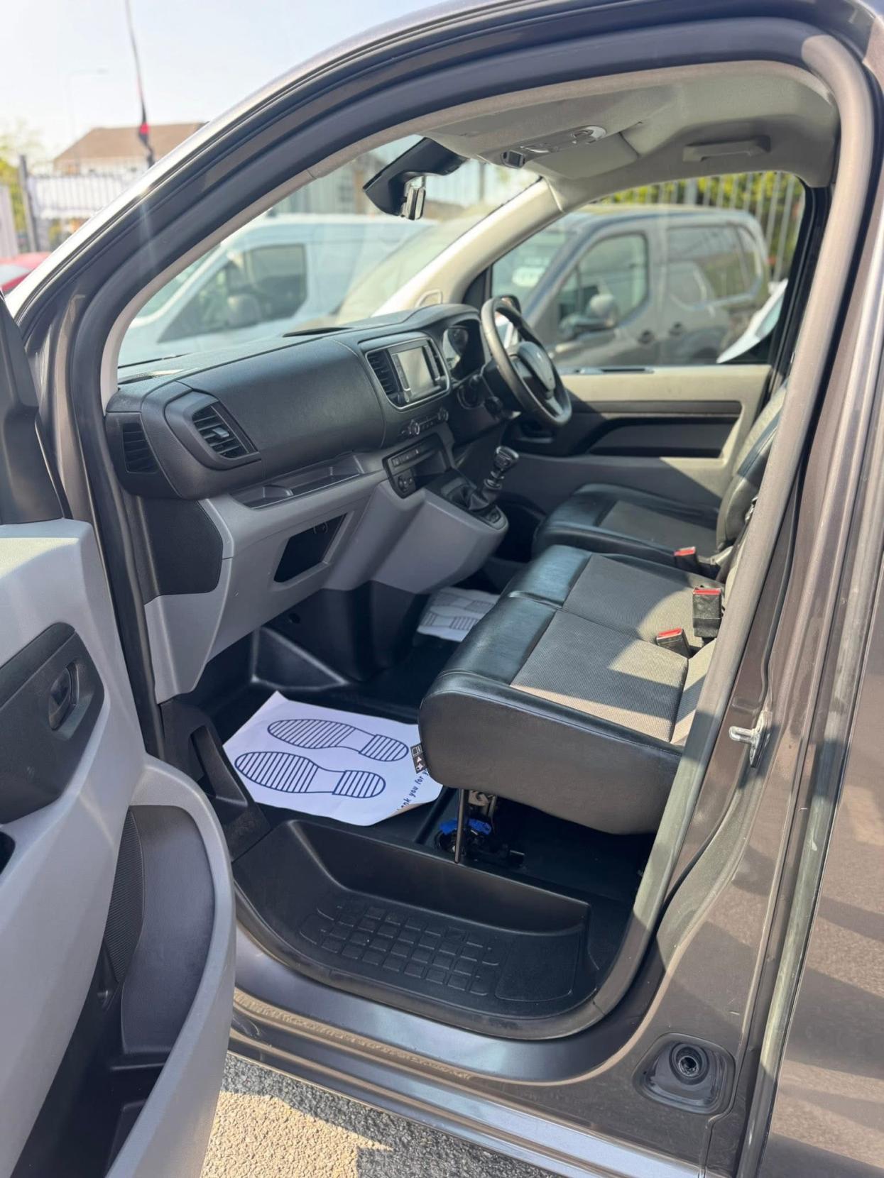 Peugeot Expert 2.0 BlueHDi 1400 Professional Standard Panel Van 6dr Diesel Manual MWB Euro 6 (s/s) (120 ps)