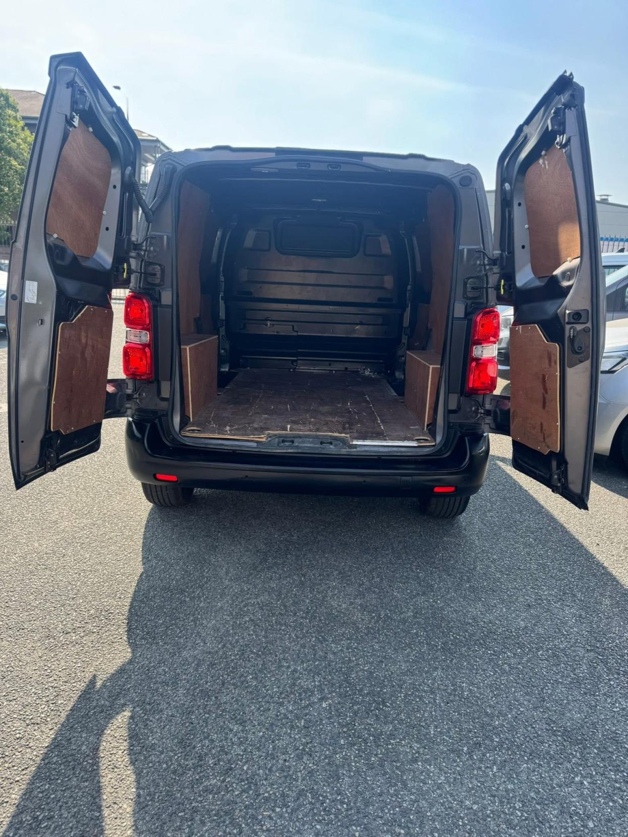 Peugeot Expert 2.0 BlueHDi 1400 Professional Standard Panel Van 6dr Diesel Manual MWB Euro 6 (s/s) (120 ps)