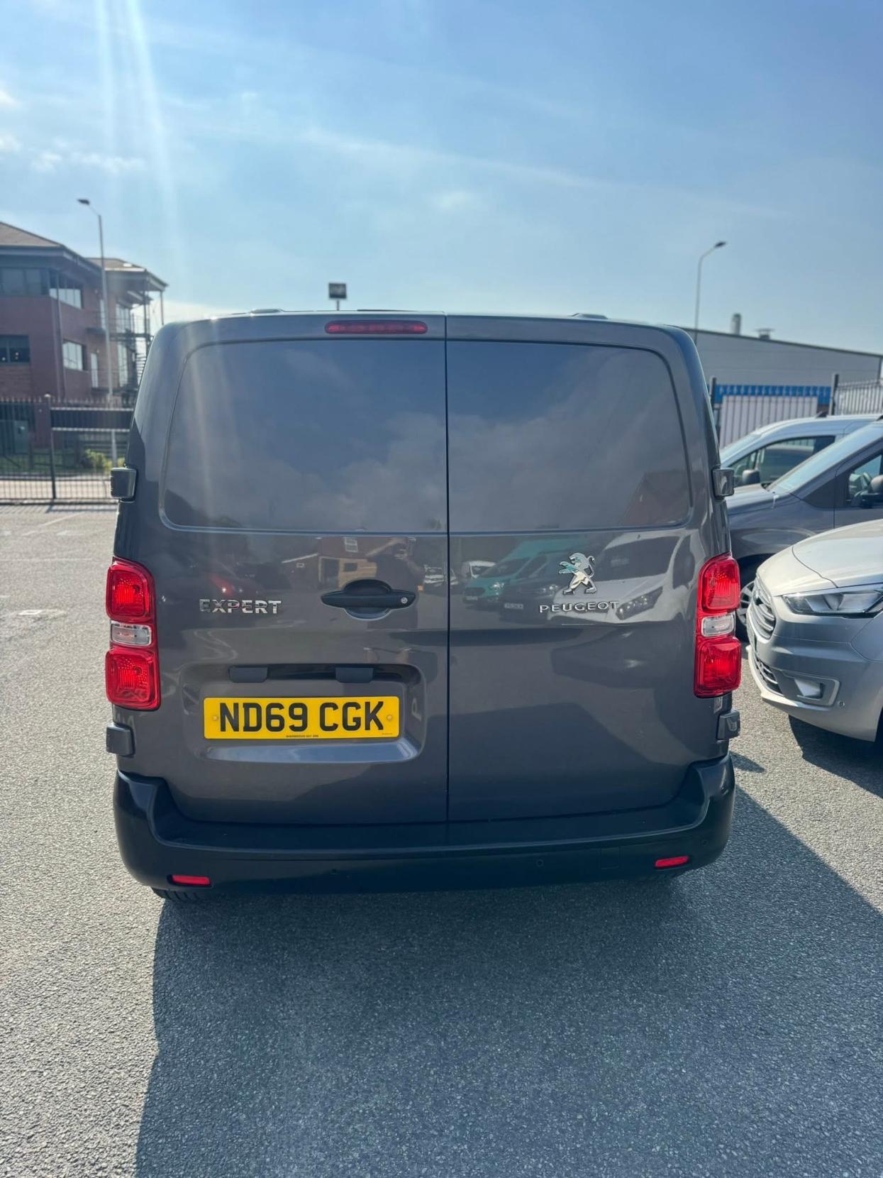 Peugeot Expert 2.0 BlueHDi 1400 Professional Standard Panel Van 6dr Diesel Manual MWB Euro 6 (s/s) (120 ps)