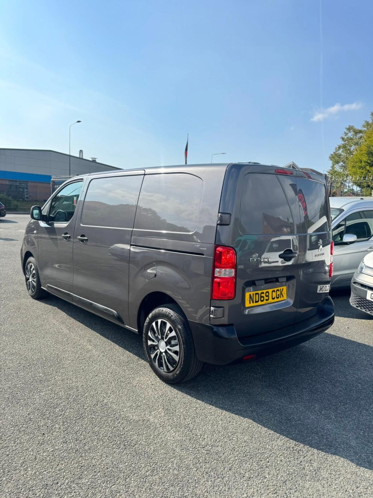 Peugeot Expert 2.0 BlueHDi 1400 Professional Standard Panel Van 6dr Diesel Manual MWB Euro 6 (s/s) (120 ps)